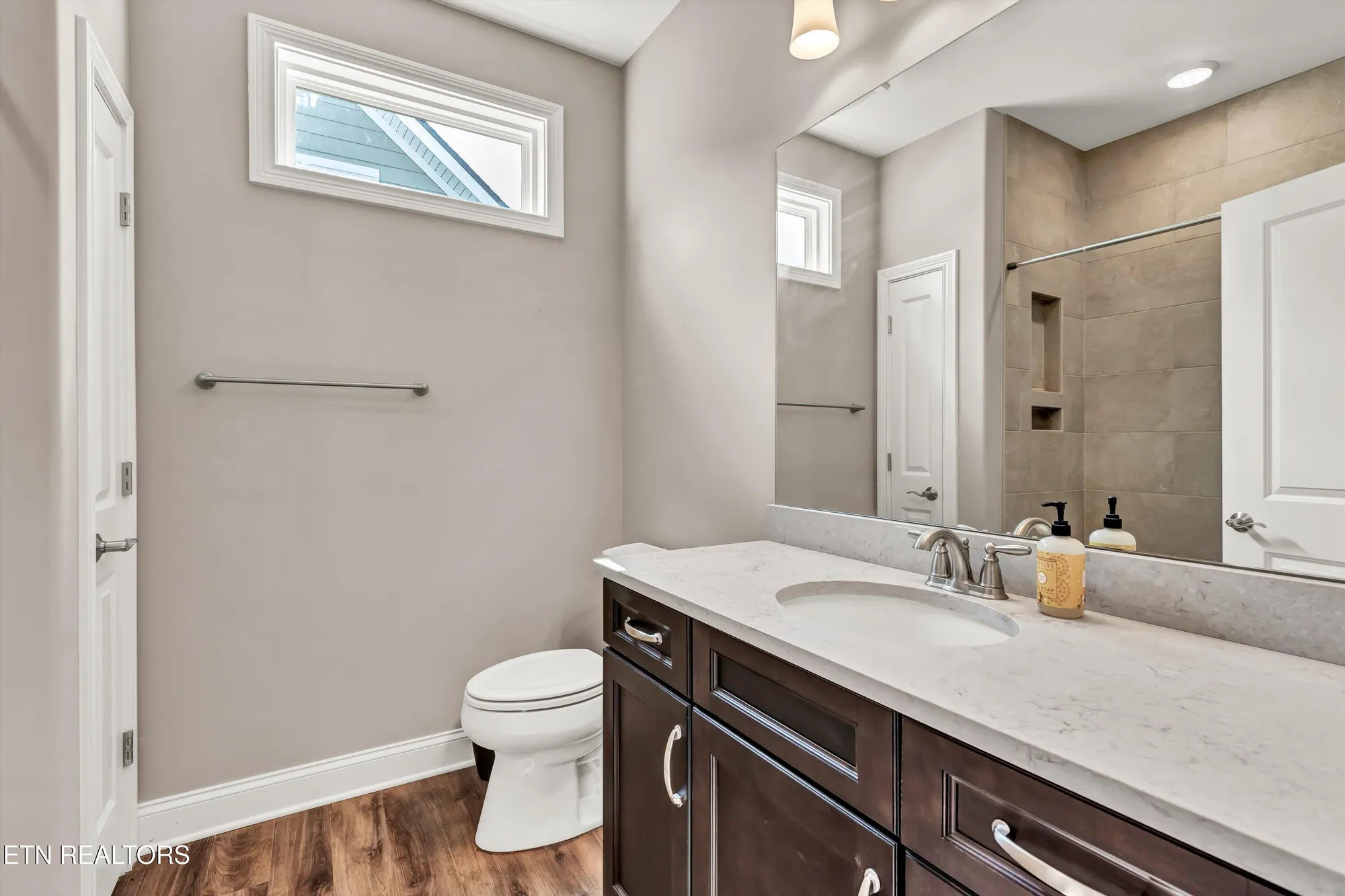 Property Slideshow image 7 of 55 | 403 sycamore pl, Loudon, TN, 37774