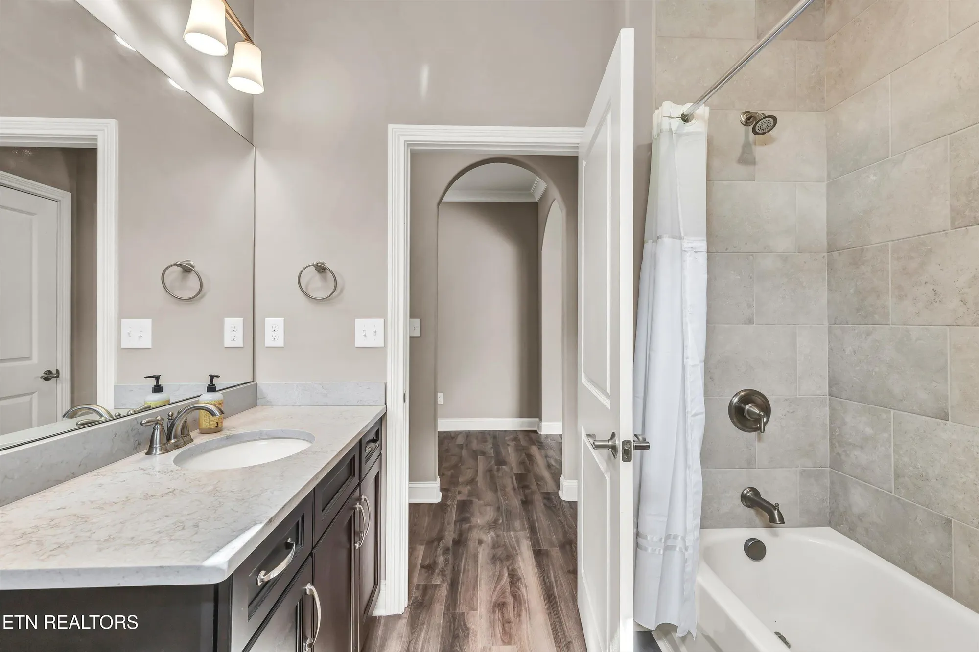 Property Slideshow image 8 of 55 | 403 sycamore pl, Loudon, TN, 37774