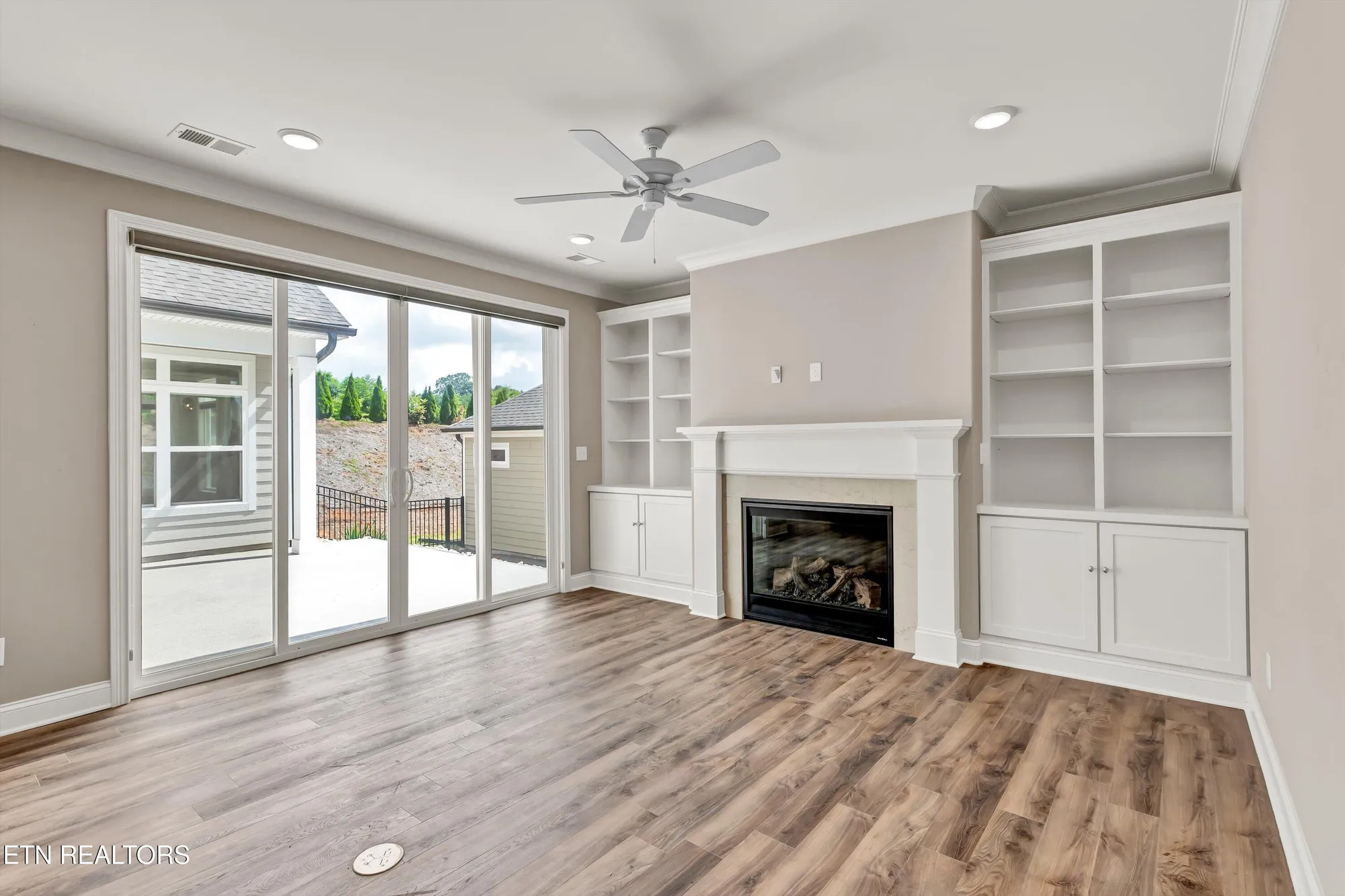 Property Slideshow image 11 of 55 | 403 sycamore pl, Loudon, TN, 37774