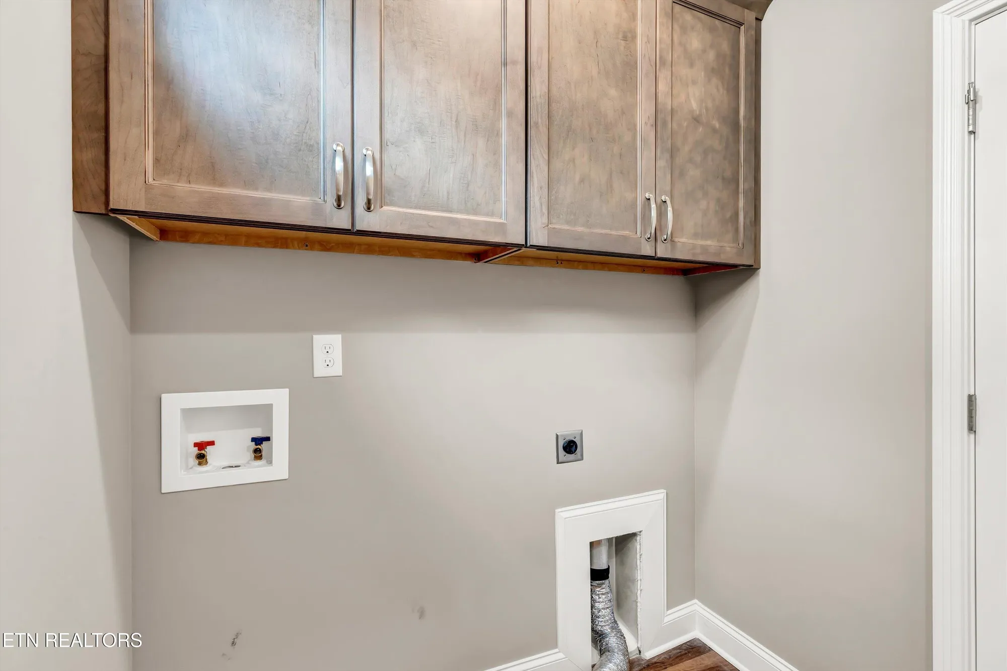 Property Slideshow image 23 of 55 | 403 sycamore pl, Loudon, TN, 37774