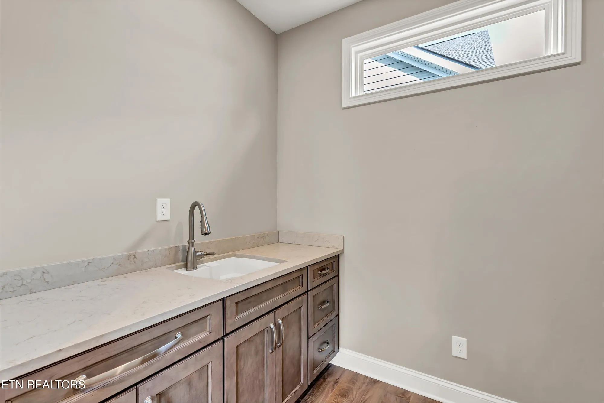 Property Slideshow image 24 of 55 | 403 sycamore pl, Loudon, TN, 37774