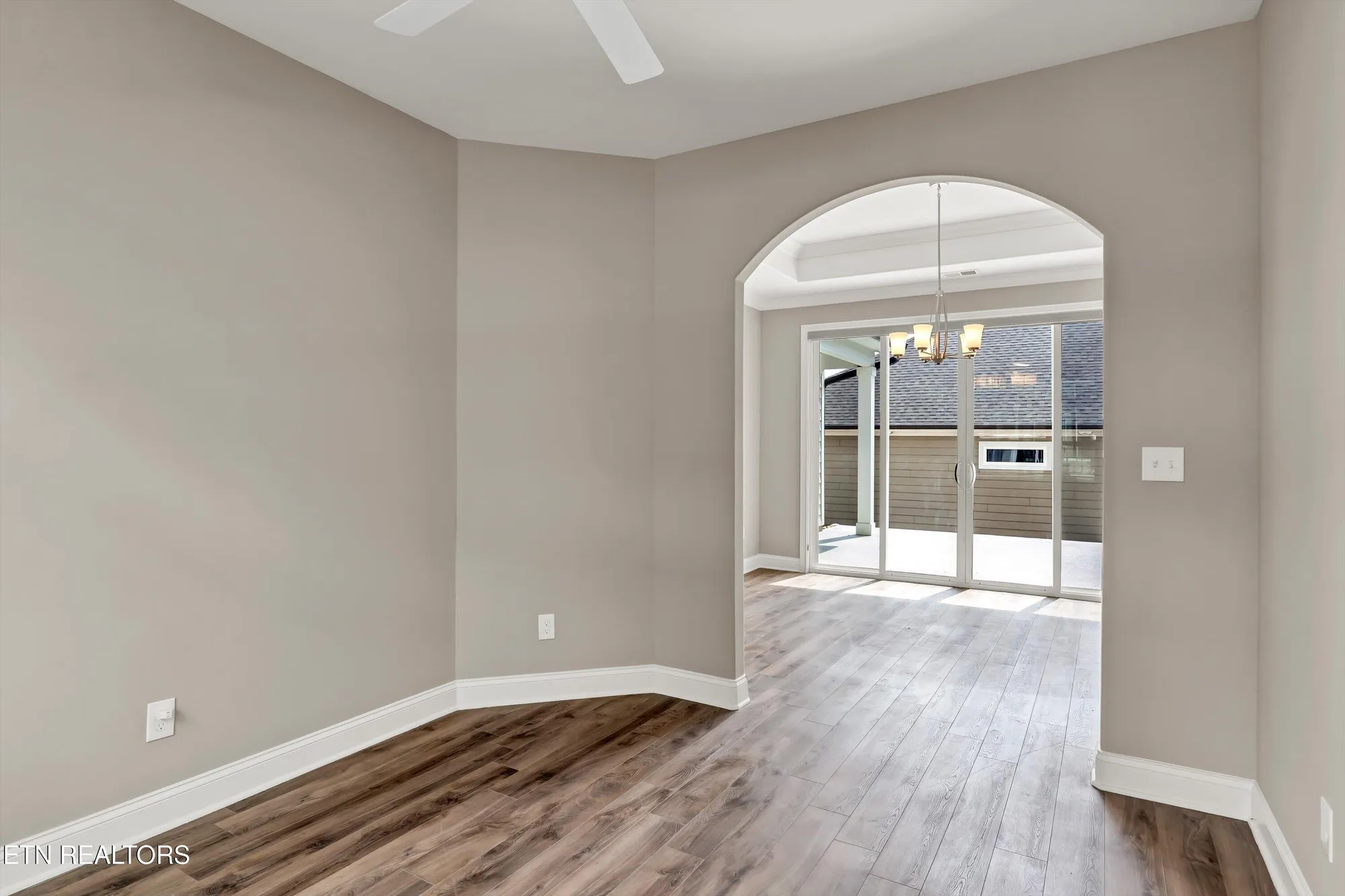 Property Slideshow image 27 of 55 | 403 sycamore pl, Loudon, TN, 37774