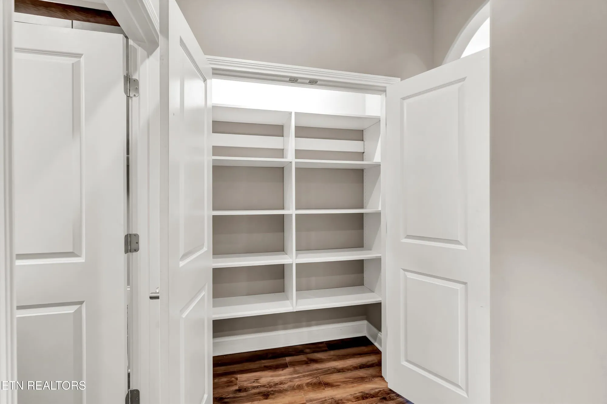 Property Slideshow image 20 of 55 | 403 sycamore pl, Loudon, TN, 37774