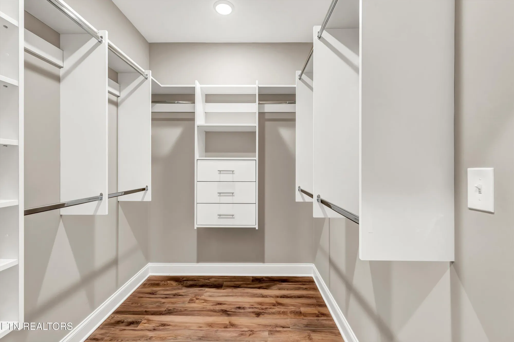 Property Slideshow image 33 of 55 | 403 sycamore pl, Loudon, TN, 37774