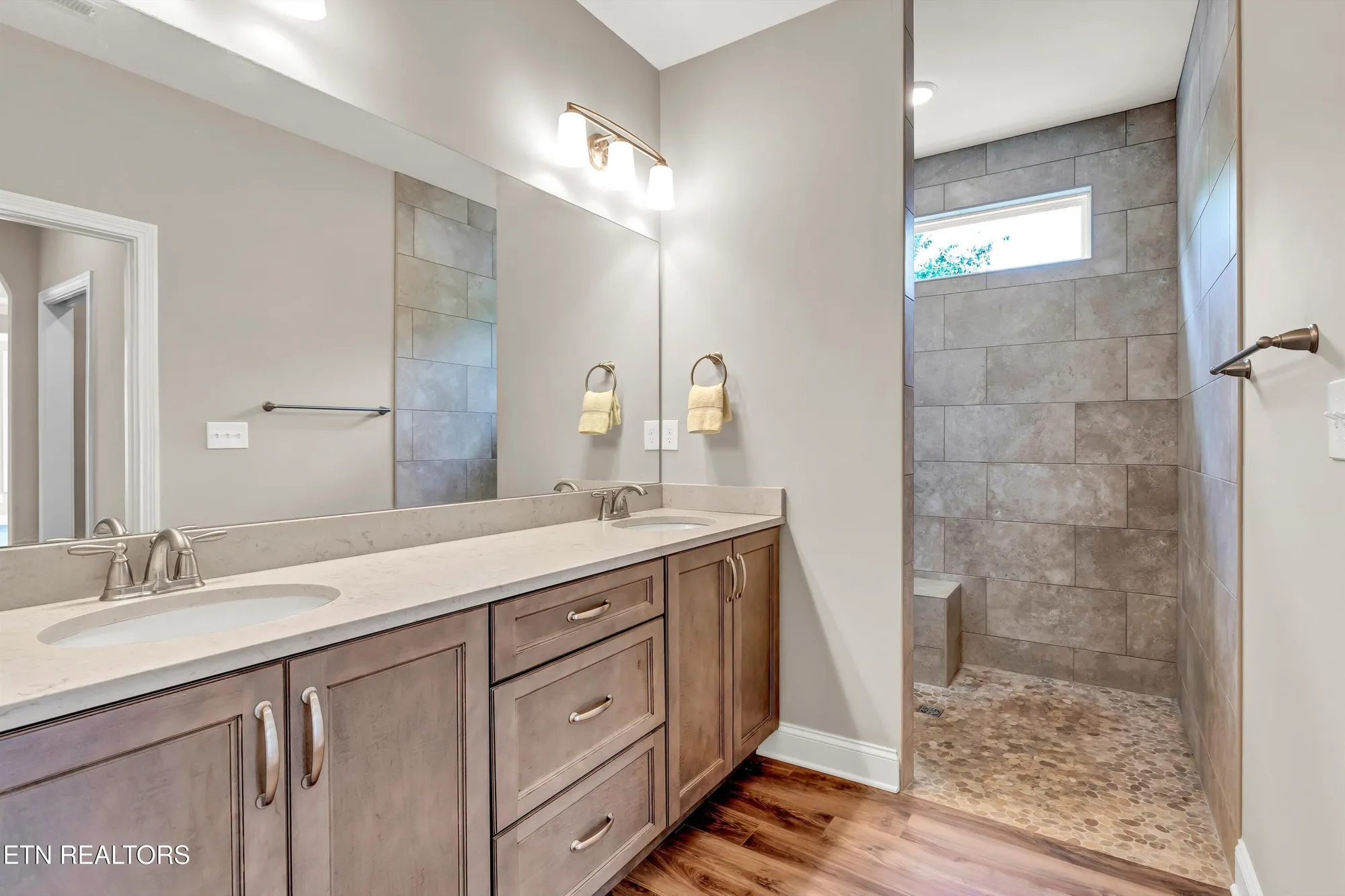 Property Slideshow image 34 of 55 | 403 sycamore pl, Loudon, TN, 37774