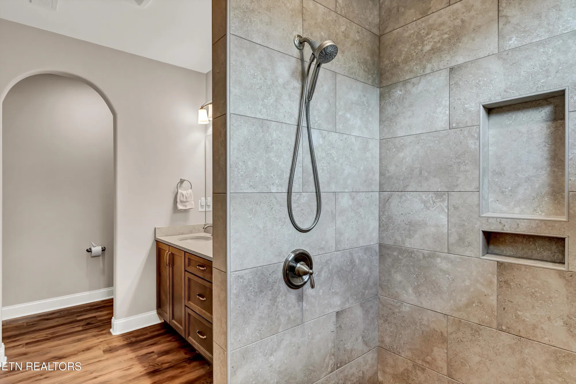 Property Slideshow image 36 of 55 | 403 sycamore pl, Loudon, TN, 37774