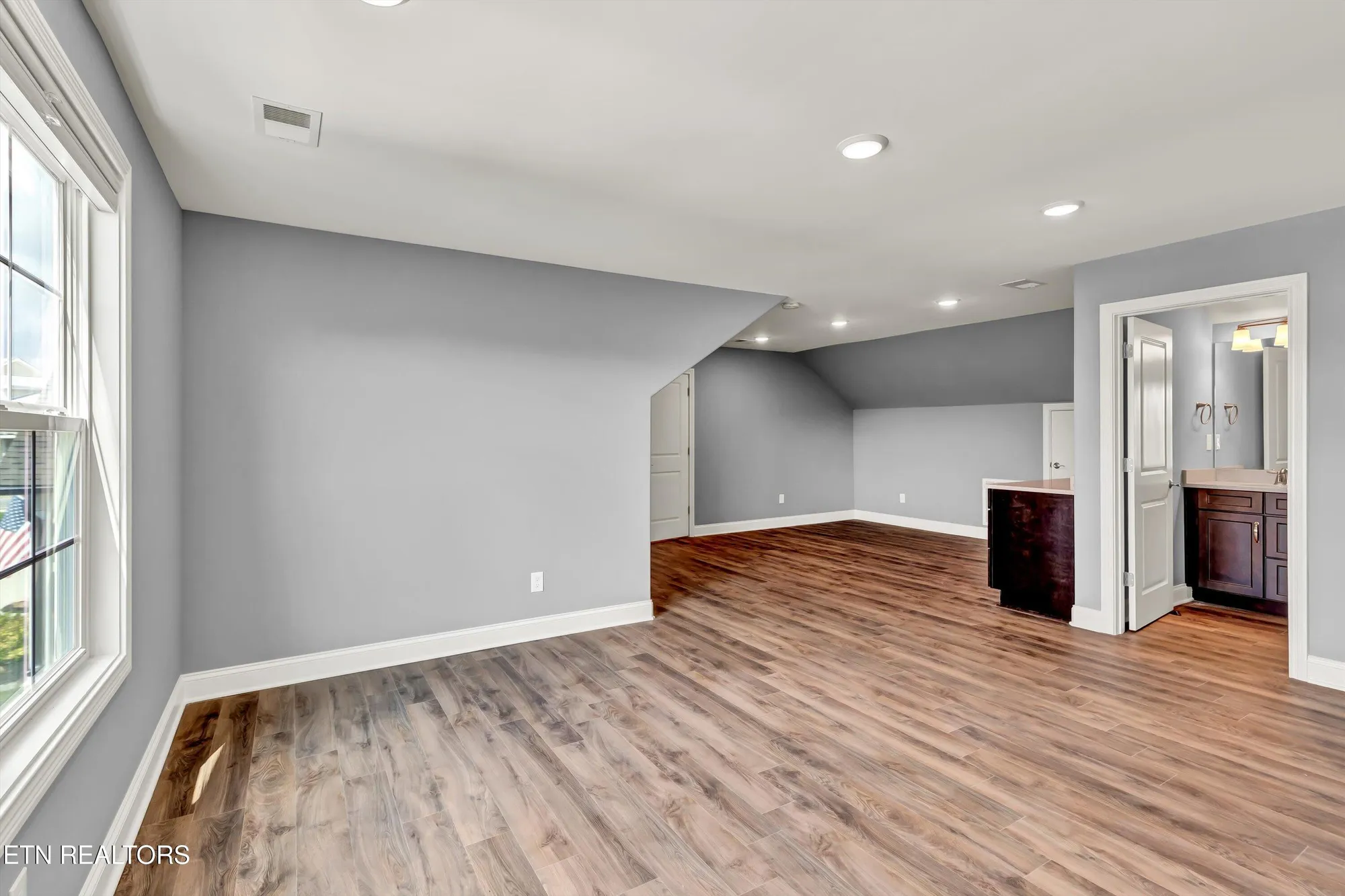 Property Slideshow image 38 of 55 | 403 sycamore pl, Loudon, TN, 37774