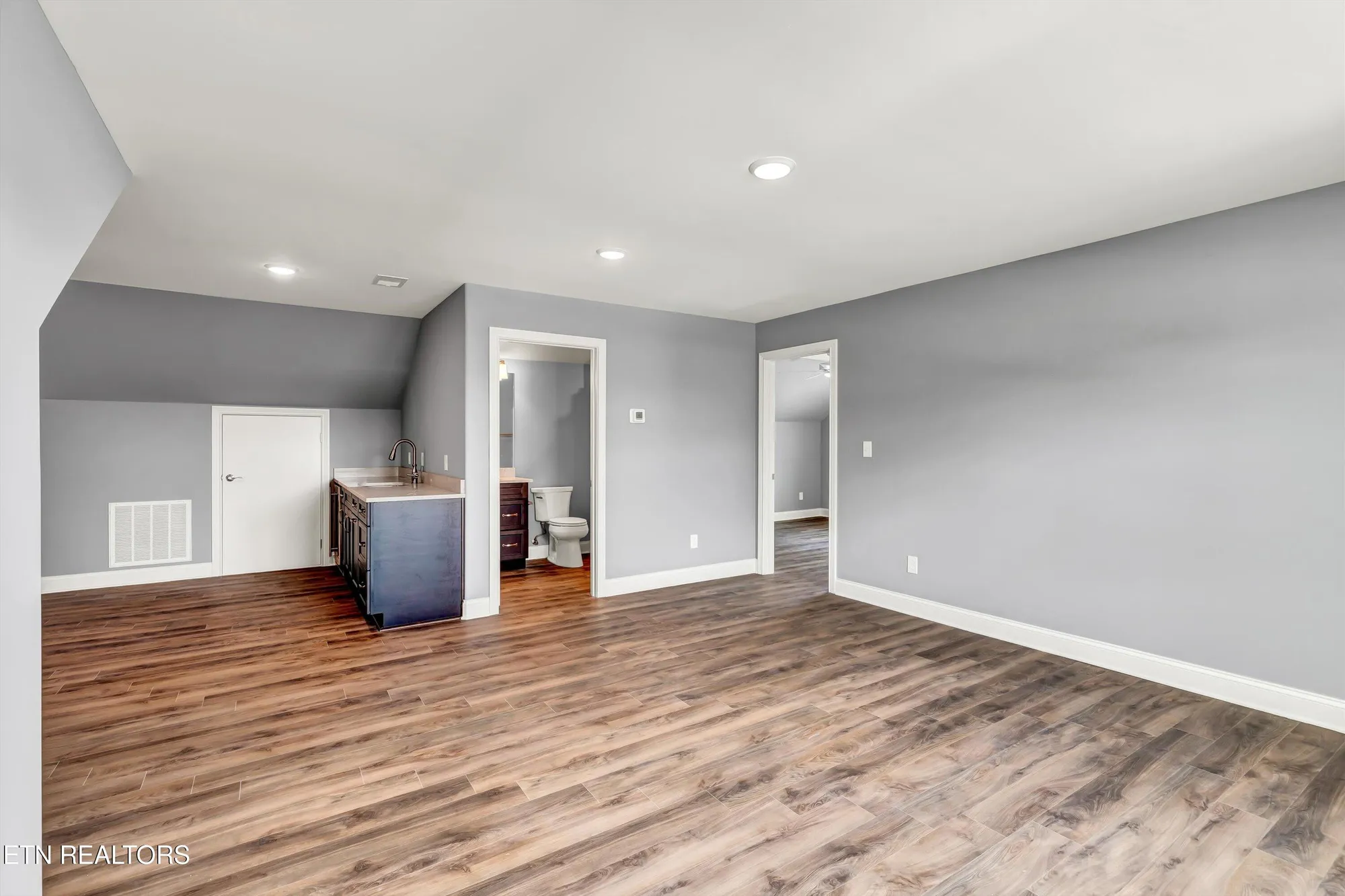 Property Slideshow image 39 of 55 | 403 sycamore pl, Loudon, TN, 37774