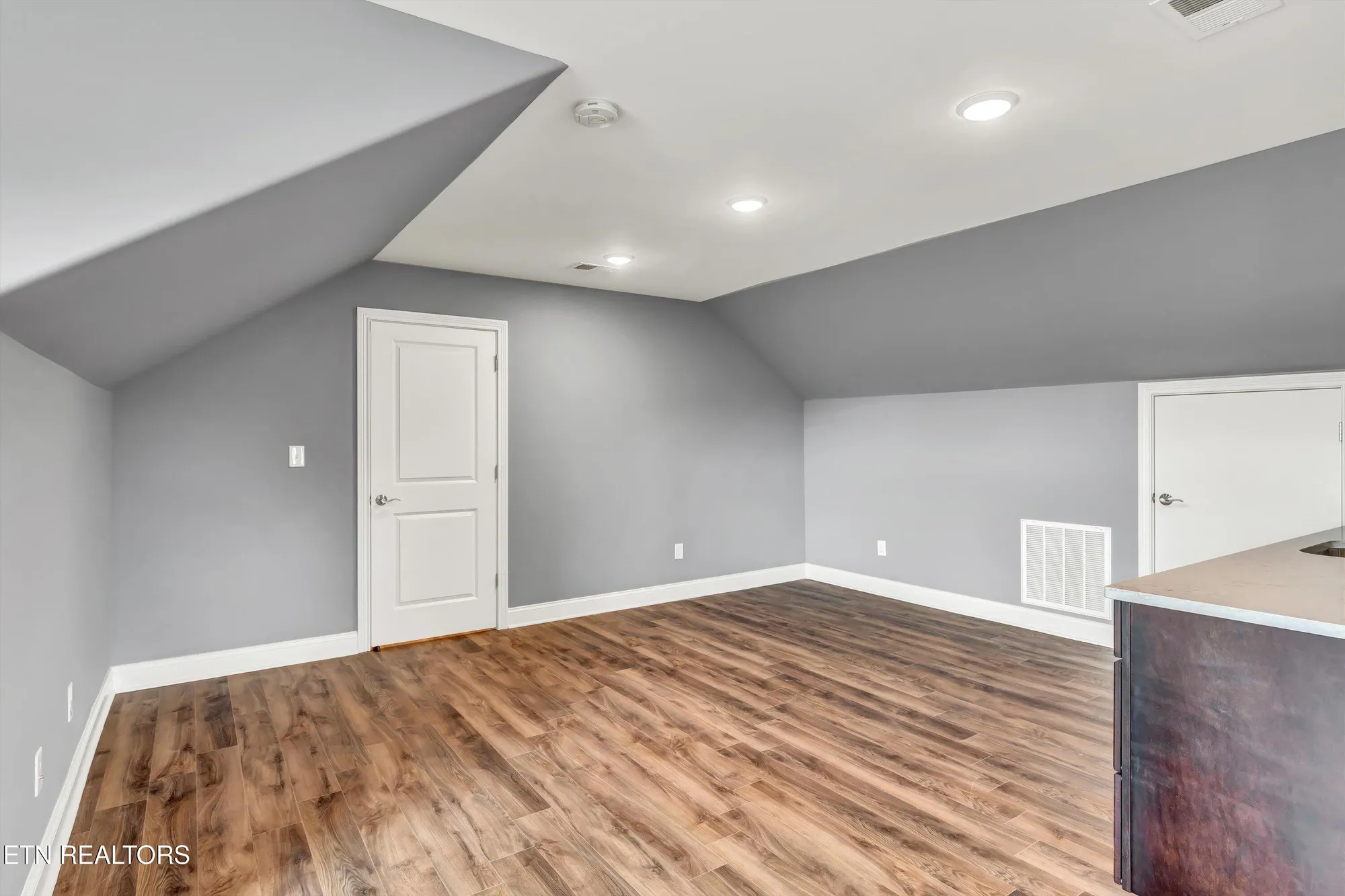 Property Slideshow image 40 of 55 | 403 sycamore pl, Loudon, TN, 37774