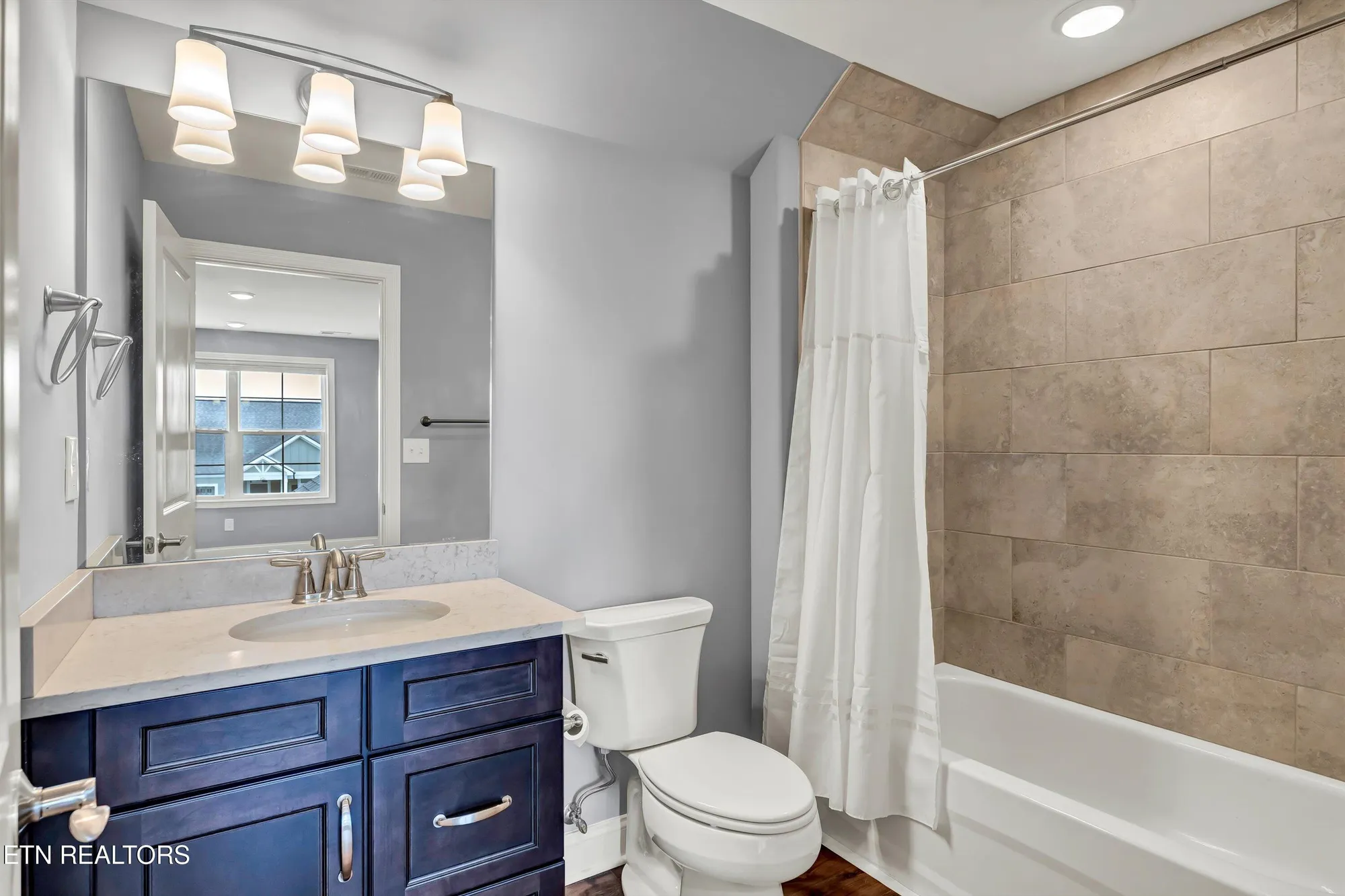 Property Slideshow image 44 of 55 | 403 sycamore pl, Loudon, TN, 37774