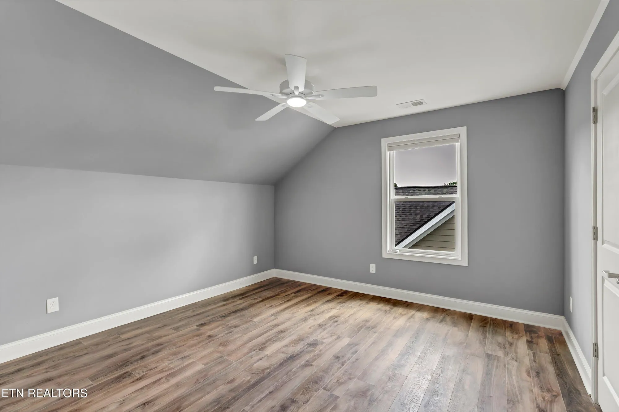 Property Slideshow image 45 of 55 | 403 sycamore pl, Loudon, TN, 37774