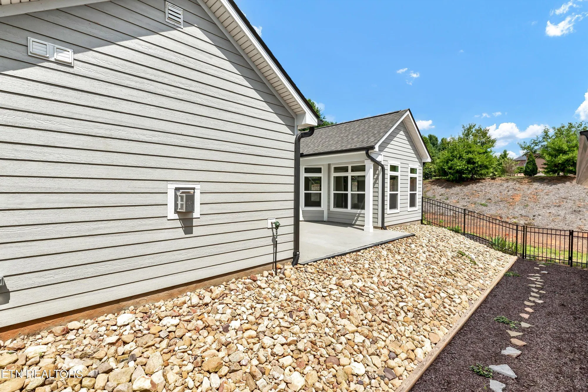 Property Slideshow image 51 of 55 | 403 sycamore pl, Loudon, TN, 37774