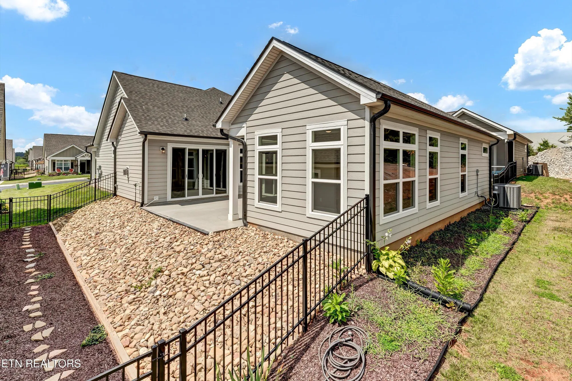 Property Slideshow image 52 of 55 | 403 sycamore pl, Loudon, TN, 37774