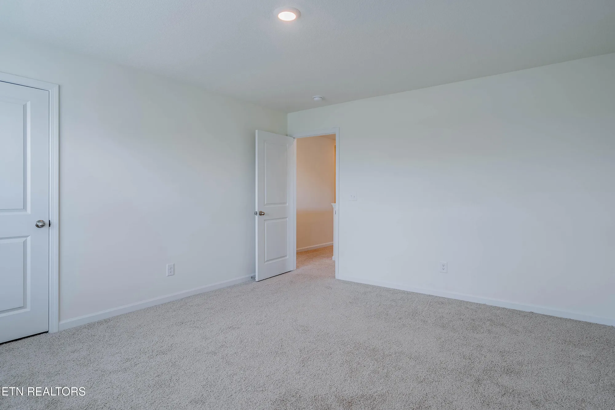 Property Slideshow image 31 of 43 | 106 gigi ln, Oak Ridge, TN, 37830