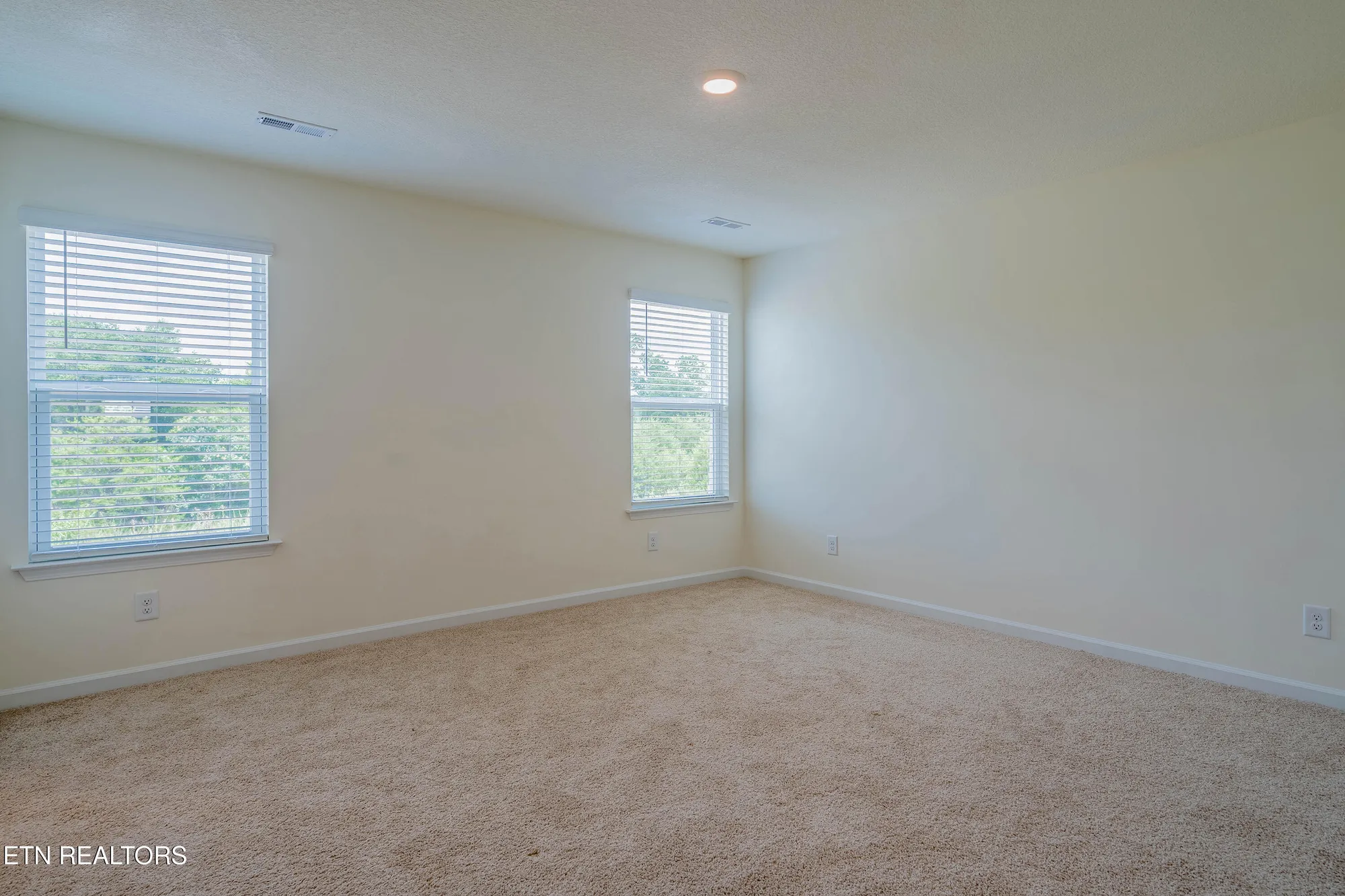 Property Slideshow image 33 of 43 | 106 gigi ln, Oak Ridge, TN, 37830