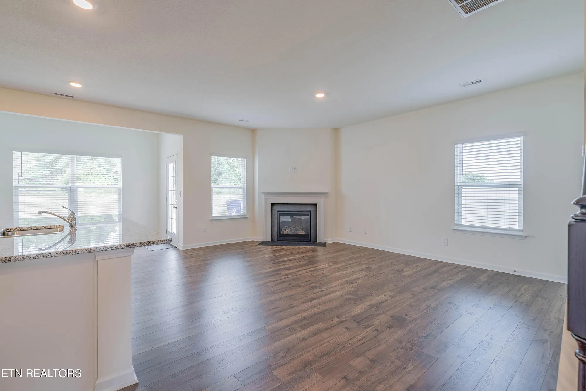 Property Slideshow image 5 of 43 | 106 gigi ln, Oak Ridge, TN, 37830