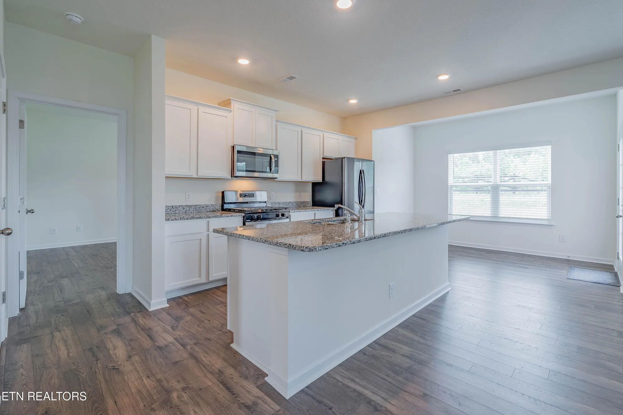 Property Slideshow image 10 of 43 | 106 gigi ln, Oak Ridge, TN, 37830