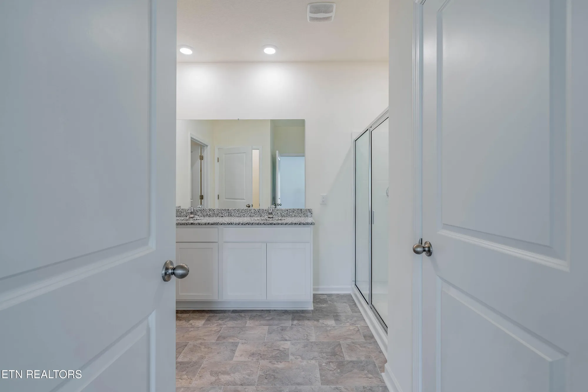 Property Slideshow image 19 of 43 | 106 gigi ln, Oak Ridge, TN, 37830