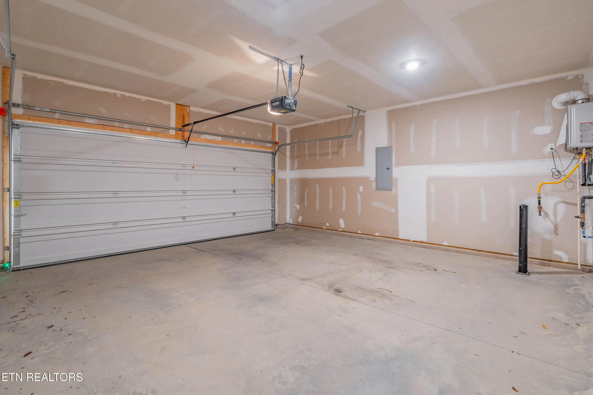 Property Slideshow image 26 of 43 | 106 gigi ln, Oak Ridge, TN, 37830