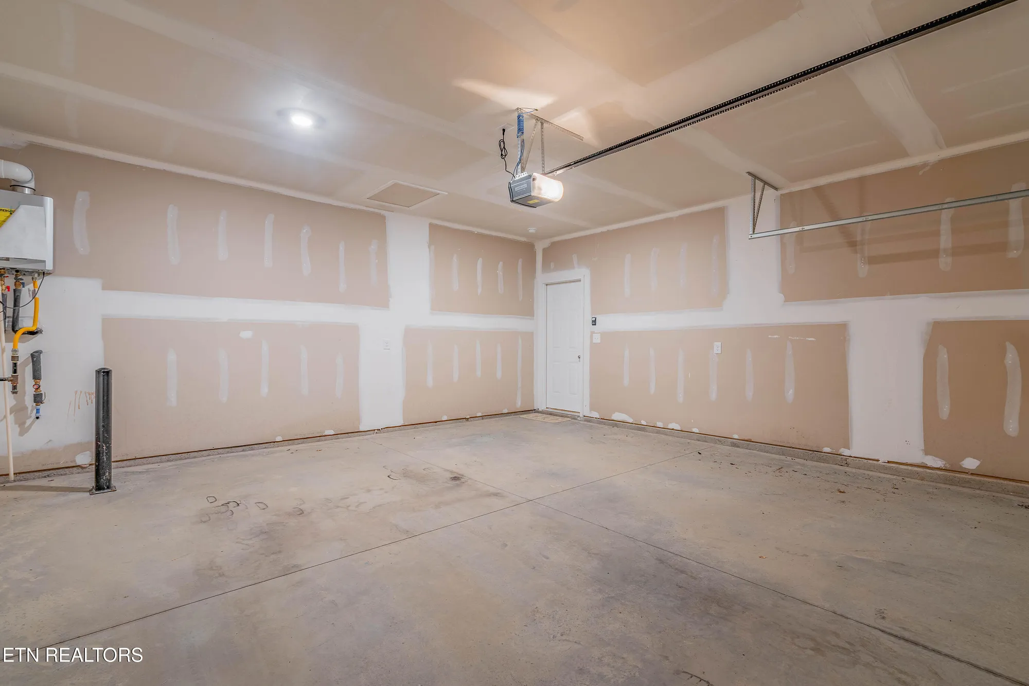 Property Slideshow image 27 of 43 | 106 gigi ln, Oak Ridge, TN, 37830