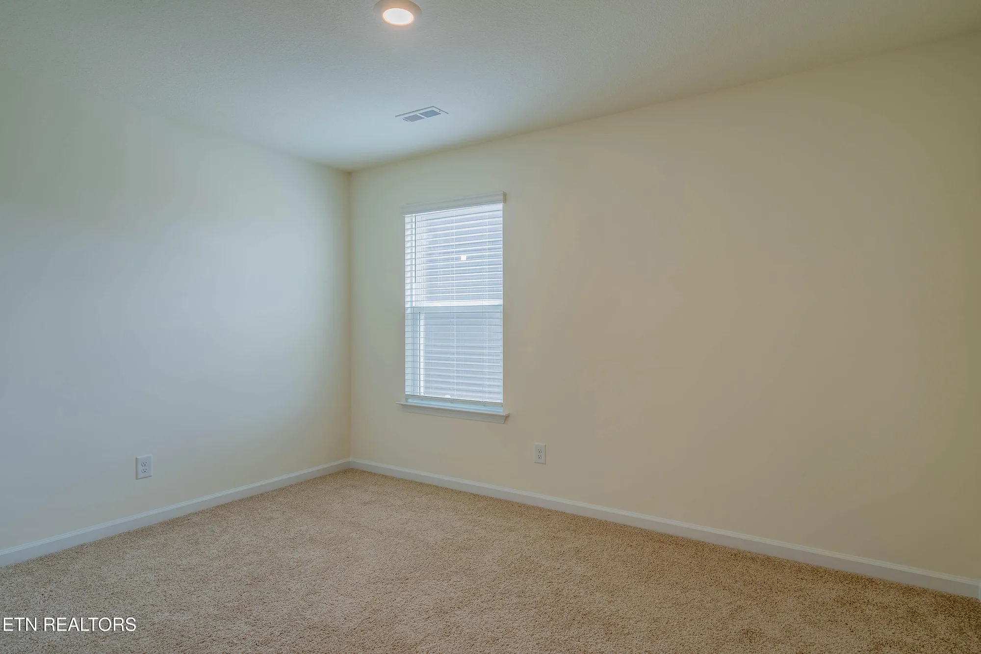 Property Slideshow image 36 of 43 | 106 gigi ln, Oak Ridge, TN, 37830