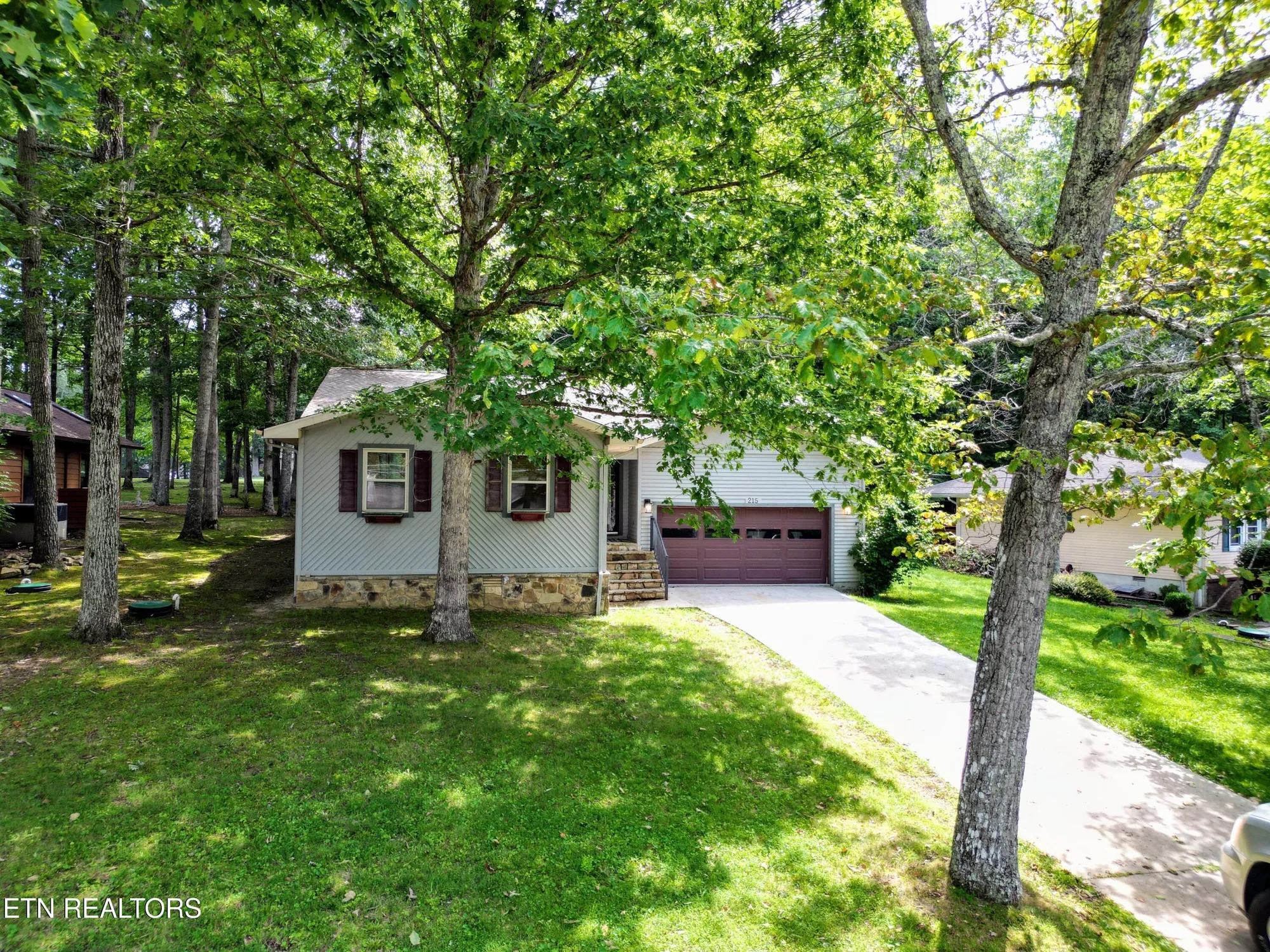 Property Slideshow image 4 of 49 | 215 snead dr, Crossville, TN, 38558