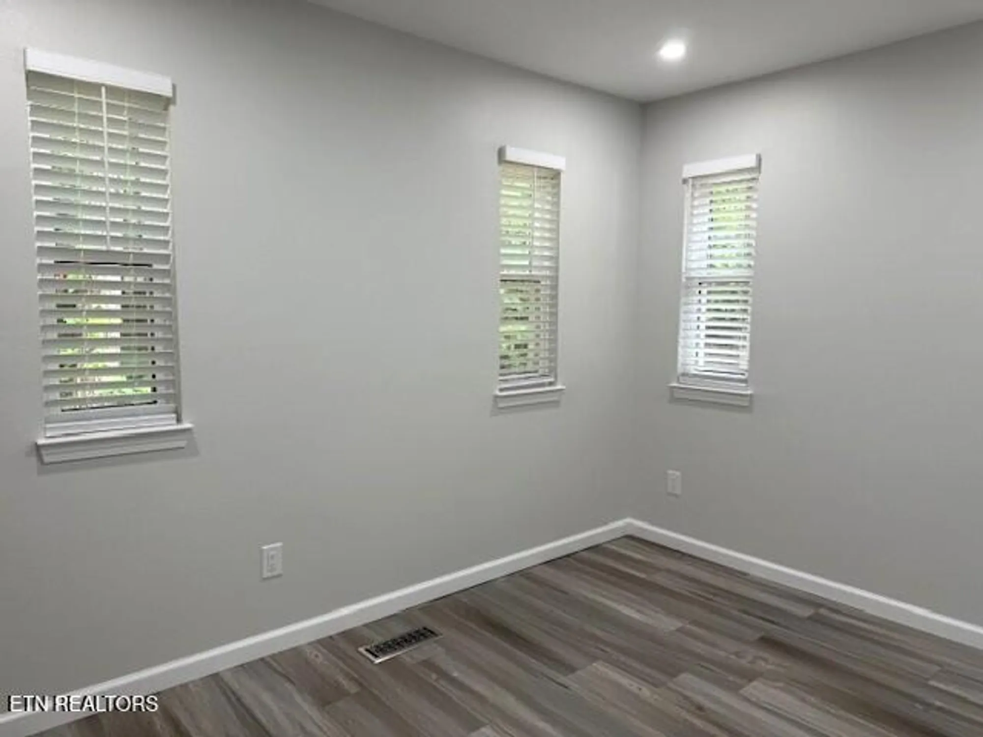 Property Slideshow image 16 of 58 | 16 pomeroy ct, Crossville, TN, 38558