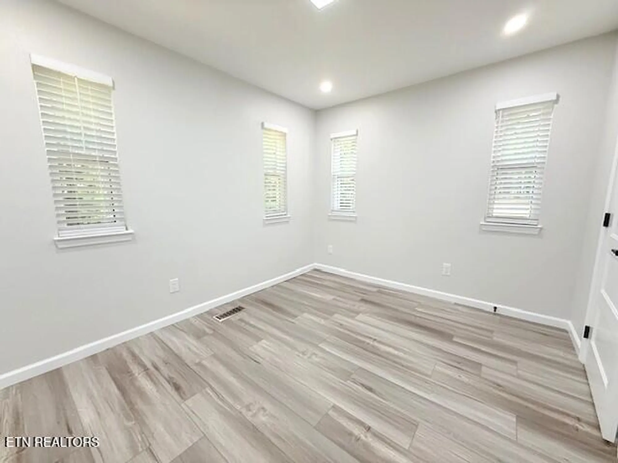 Property Slideshow image 17 of 58 | 16 pomeroy ct, Crossville, TN, 38558