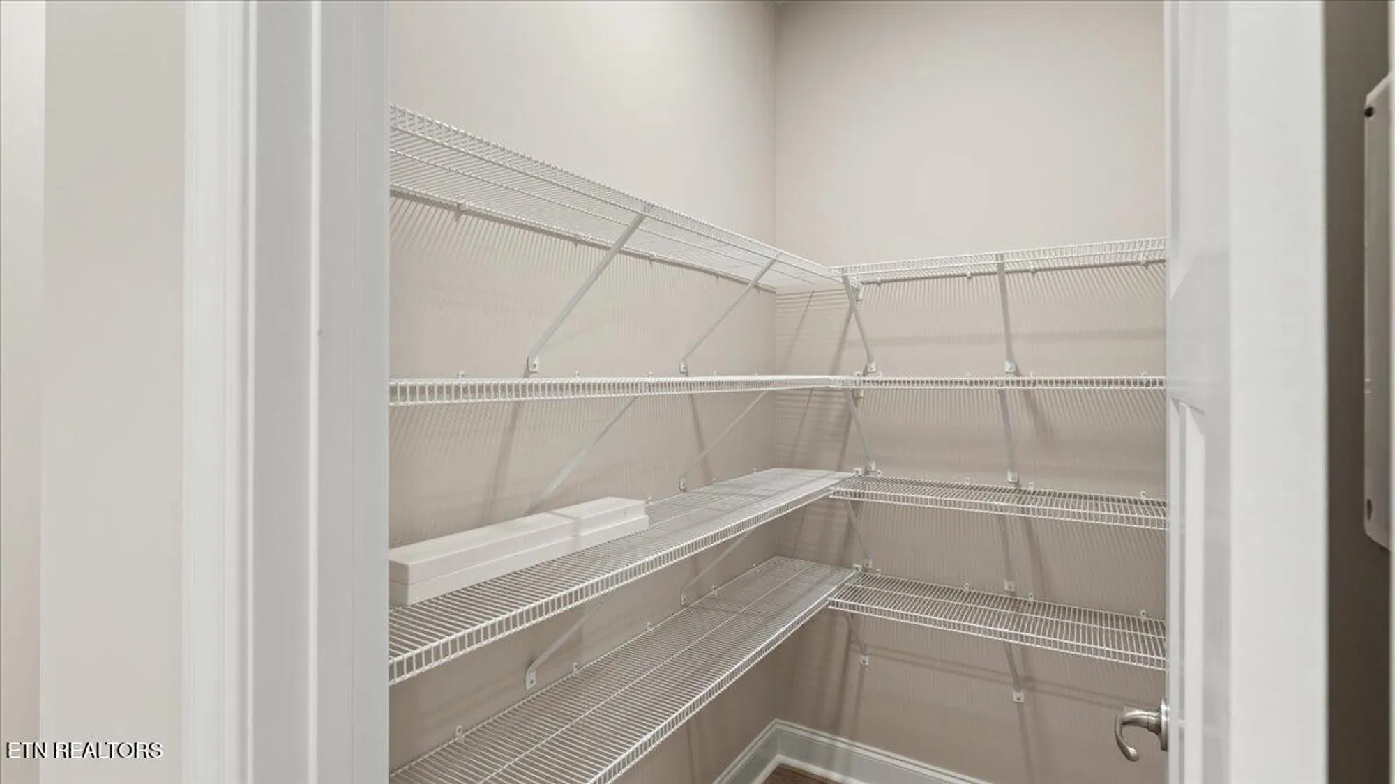 Property Slideshow image 14 of 41 | 111 oostanali way, Loudon, TN, 37774