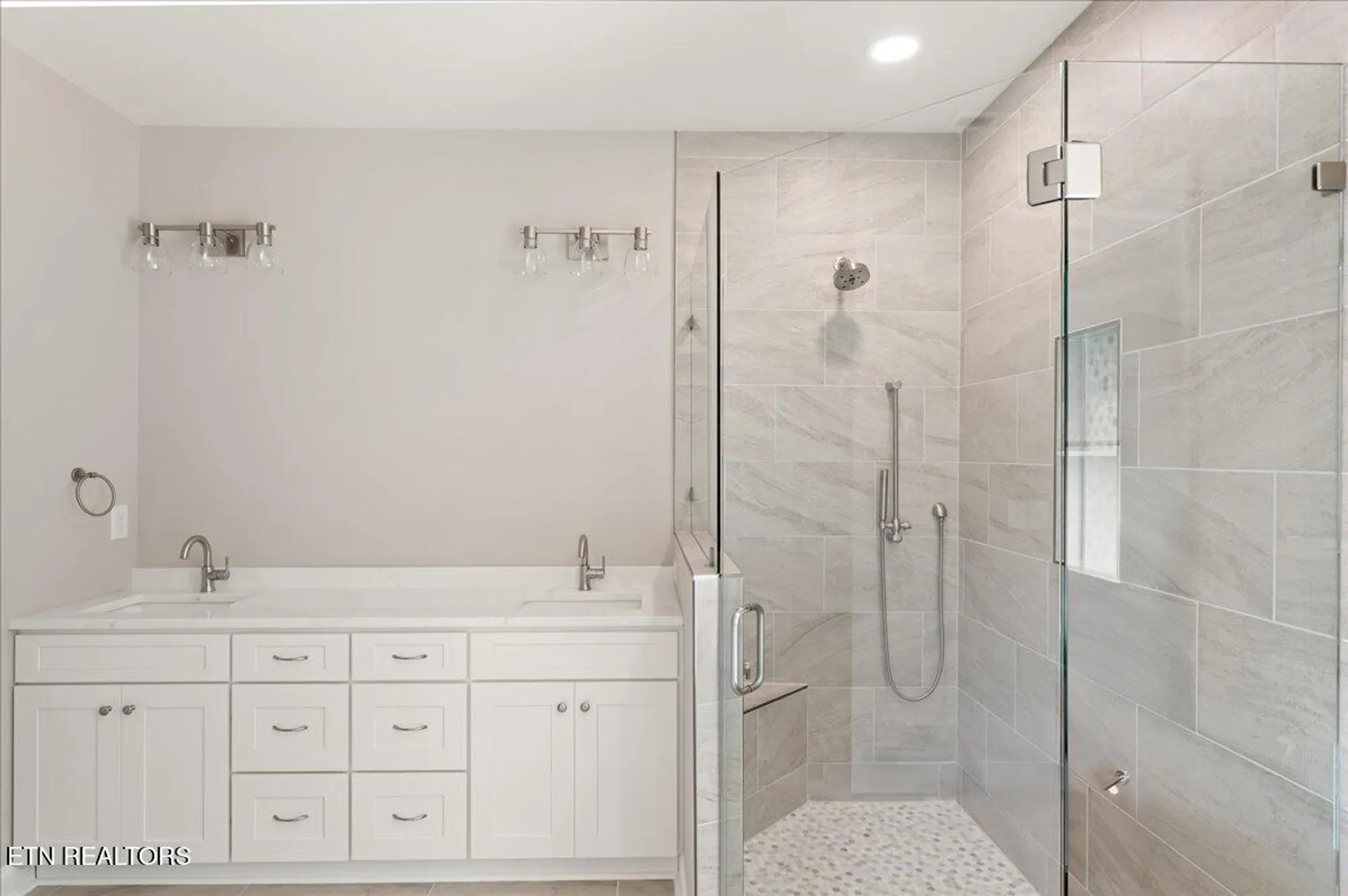 Property Slideshow image 19 of 41 | 111 oostanali way, Loudon, TN, 37774