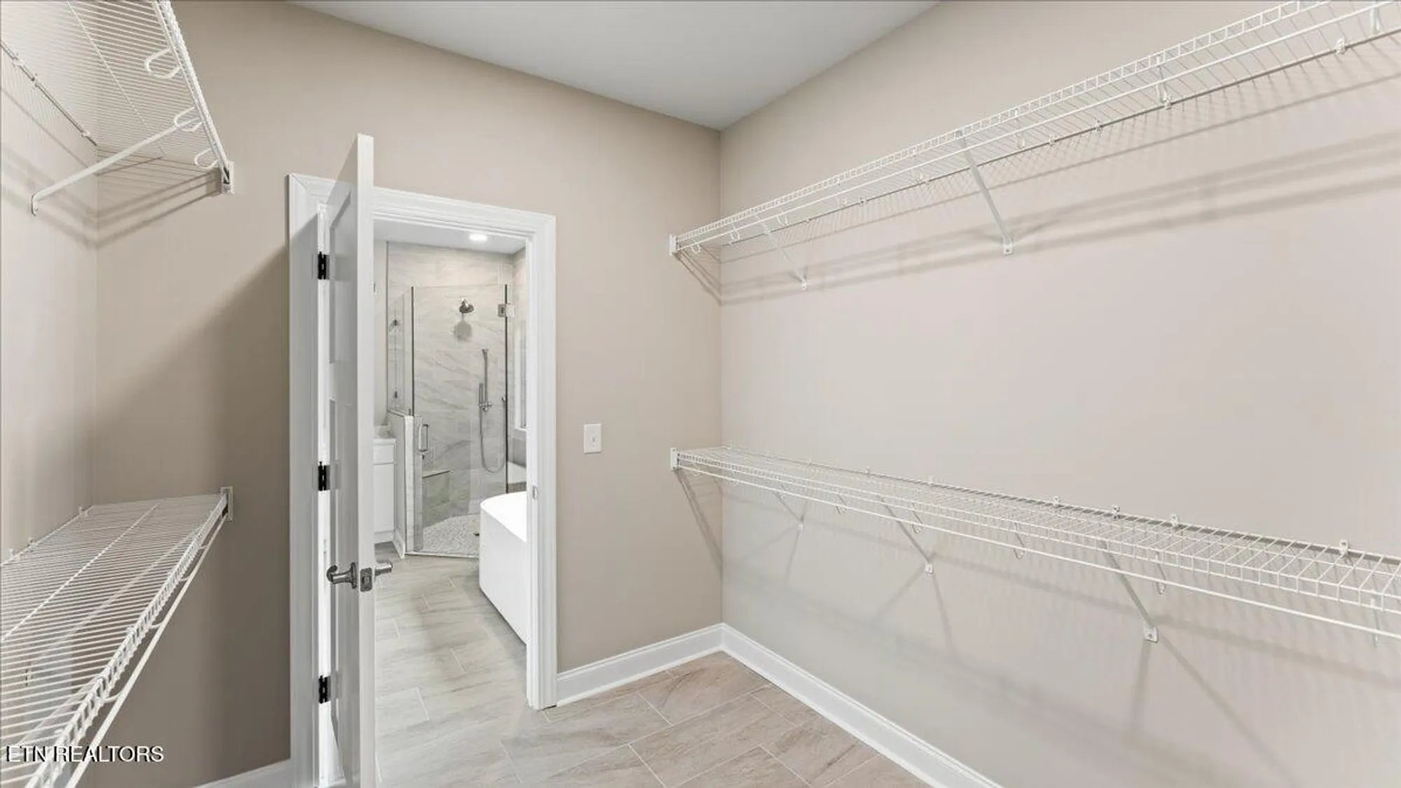 Property Slideshow image 23 of 41 | 111 oostanali way, Loudon, TN, 37774