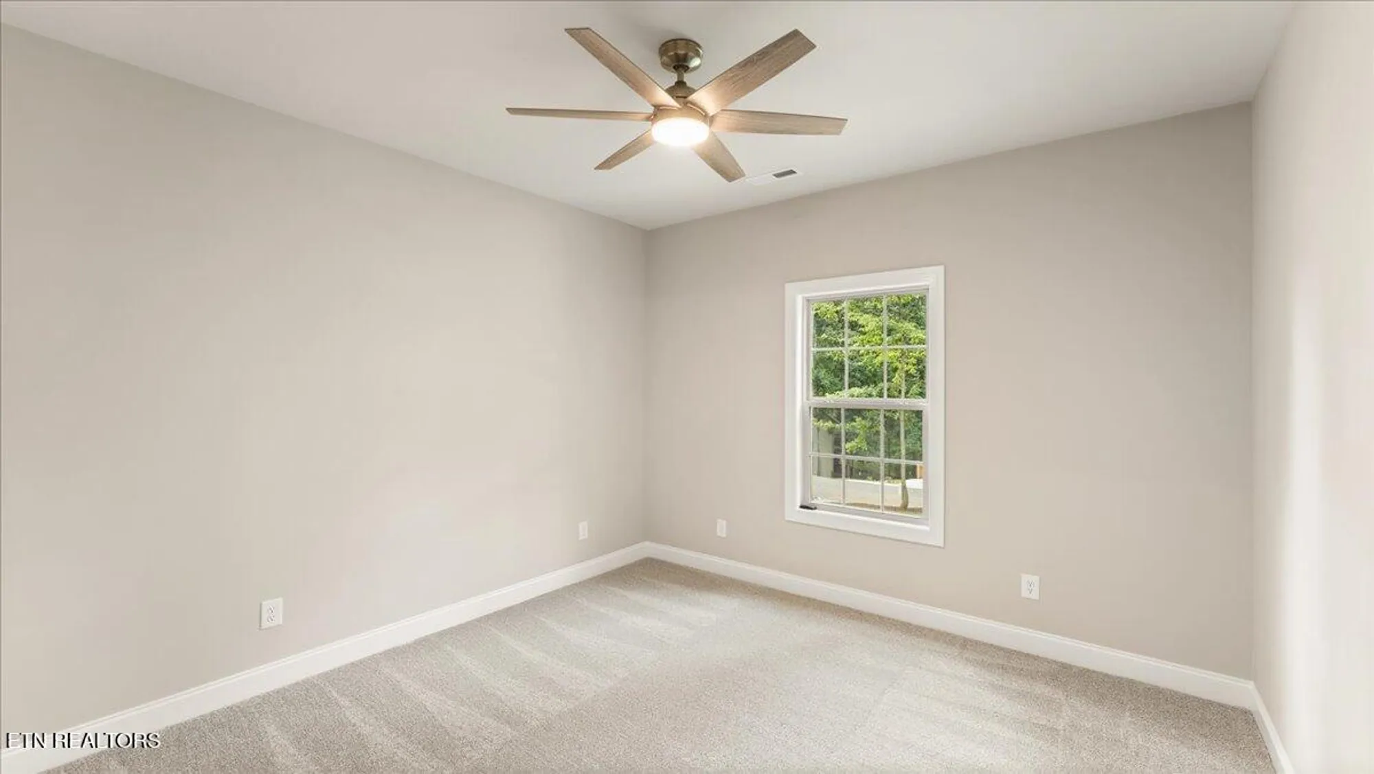 Property Slideshow image 27 of 41 | 111 oostanali way, Loudon, TN, 37774