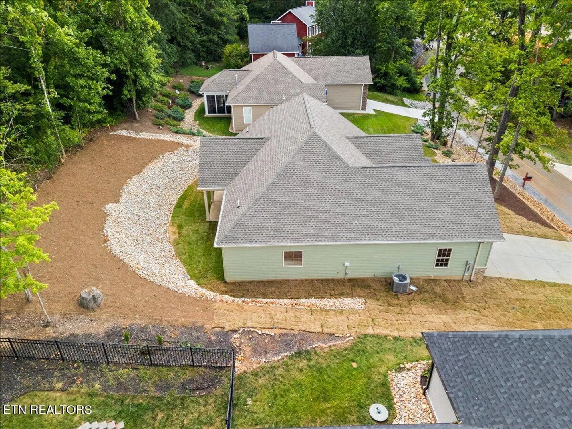 Property Slideshow image 33 of 41 | 111 oostanali way, Loudon, TN, 37774