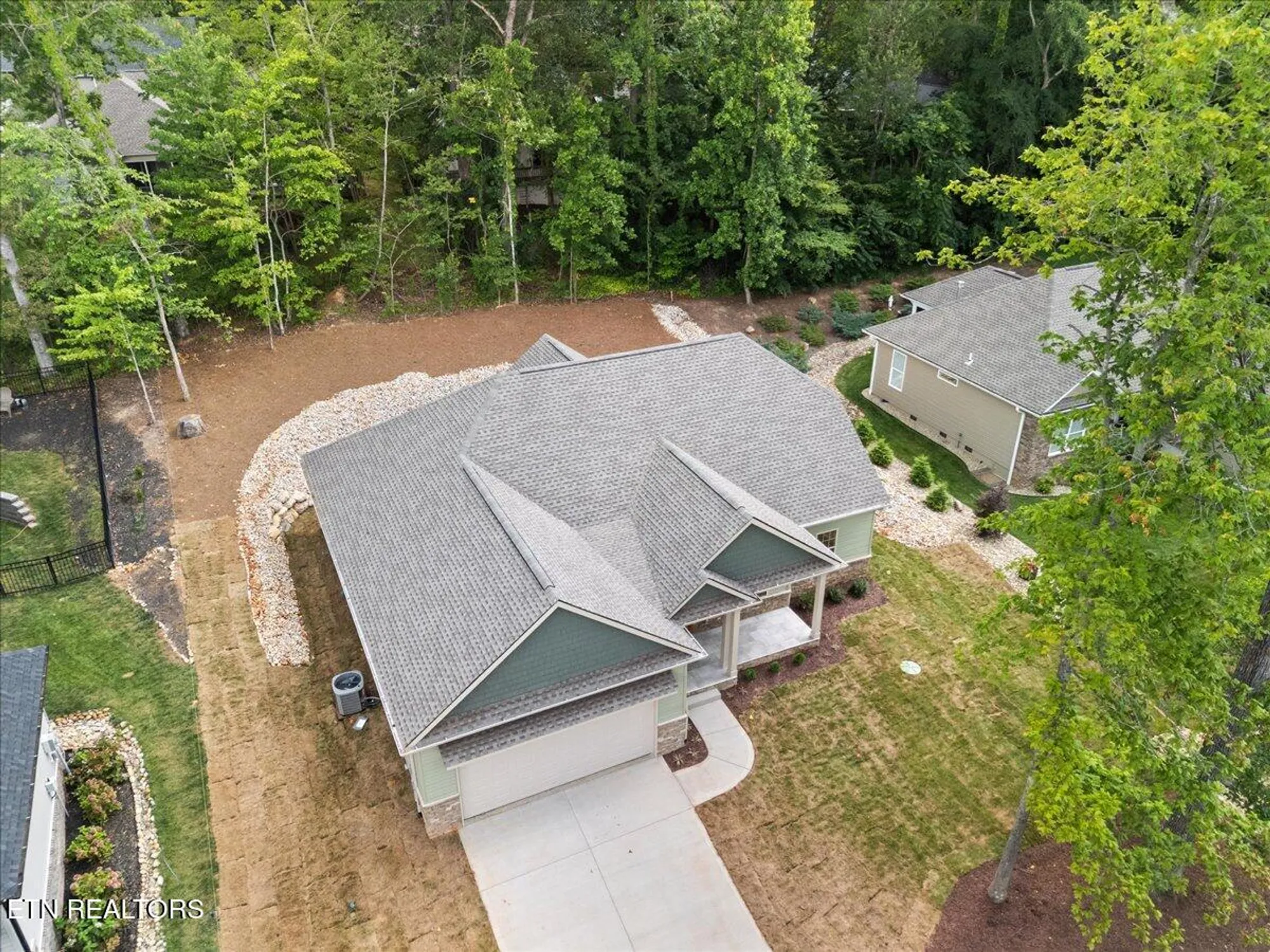 Property Slideshow image 34 of 41 | 111 oostanali way, Loudon, TN, 37774