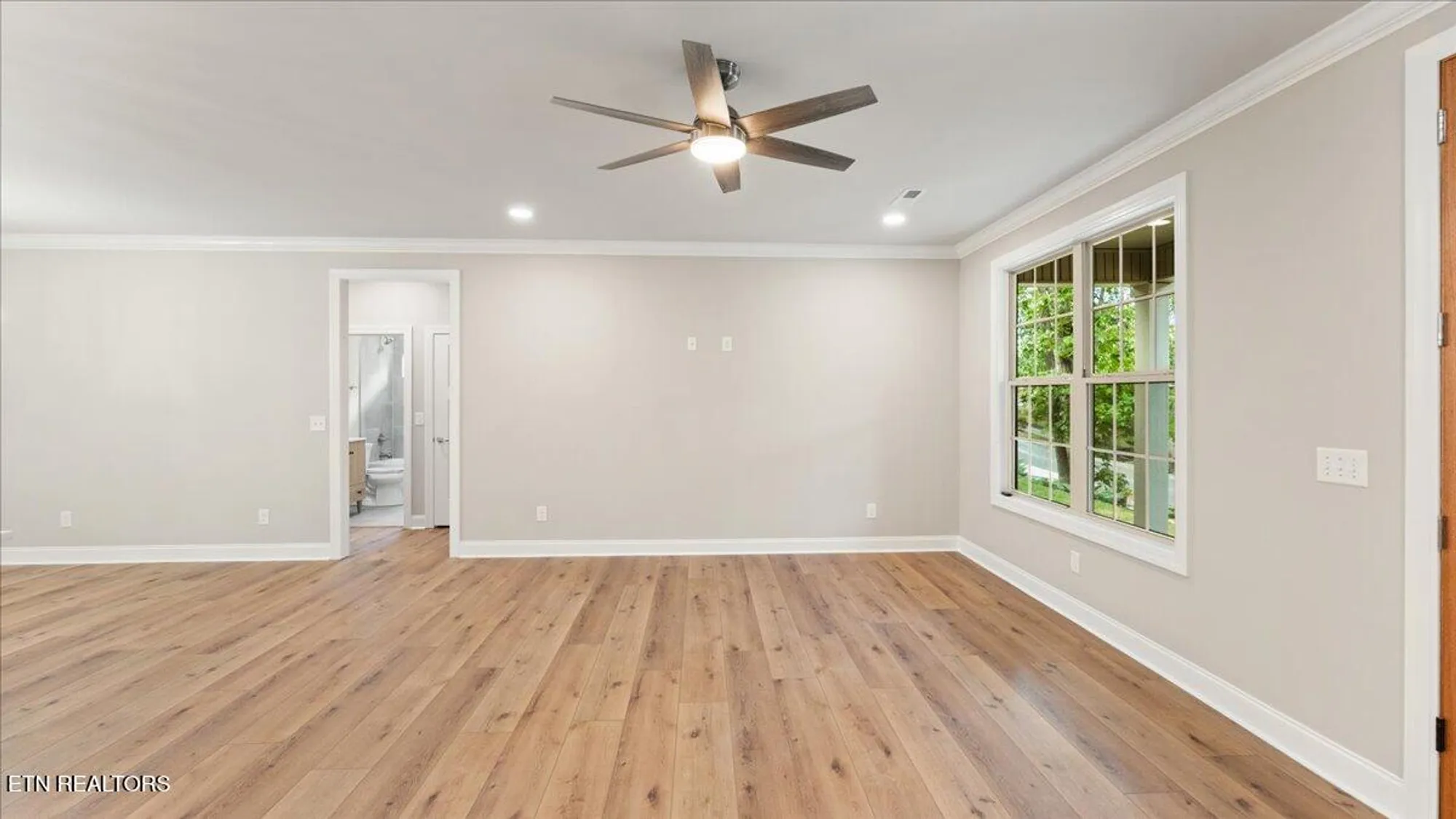 Property Slideshow image 5 of 41 | 111 oostanali way, Loudon, TN, 37774