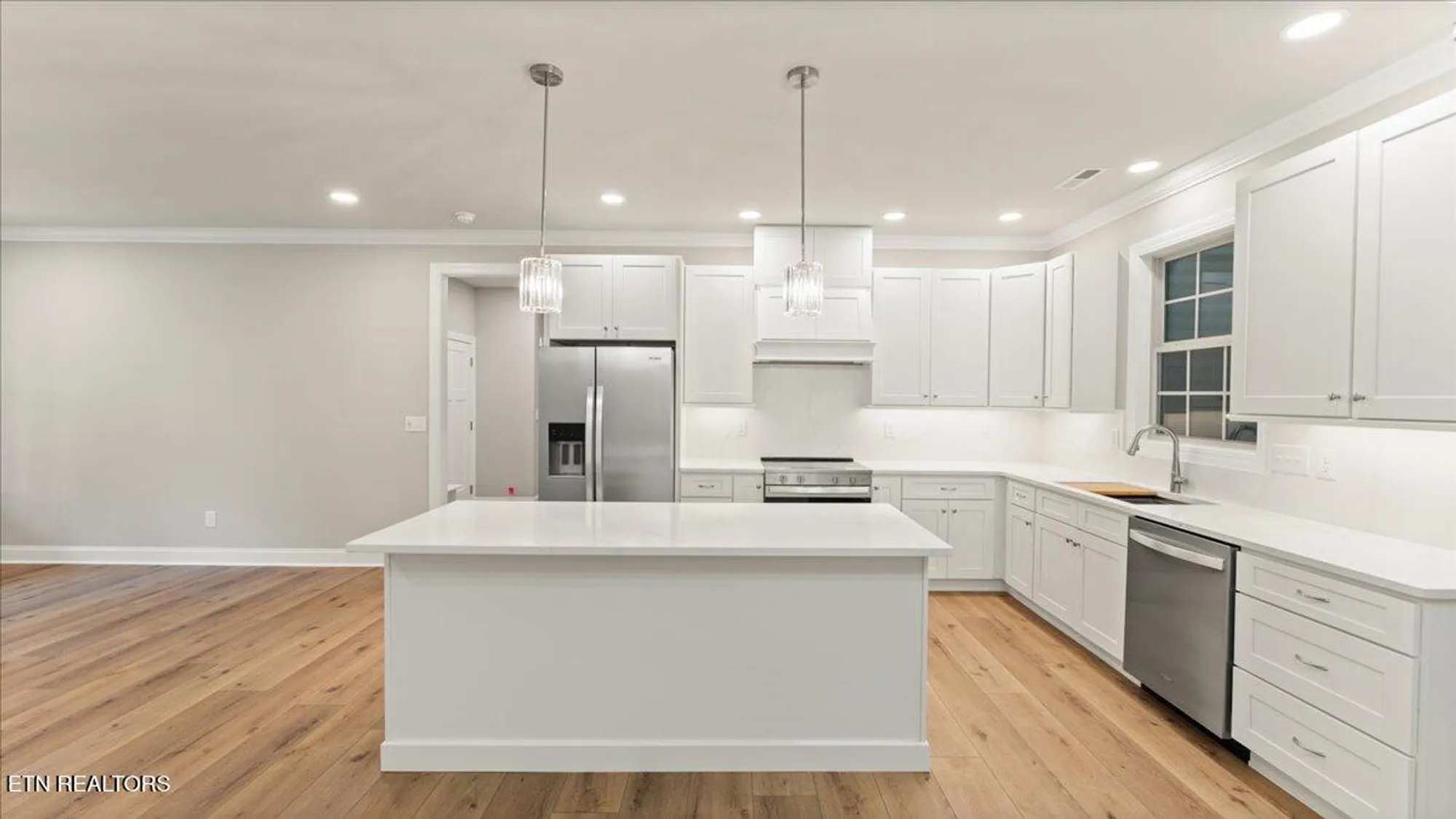 Property Slideshow image 10 of 41 | 111 oostanali way, Loudon, TN, 37774