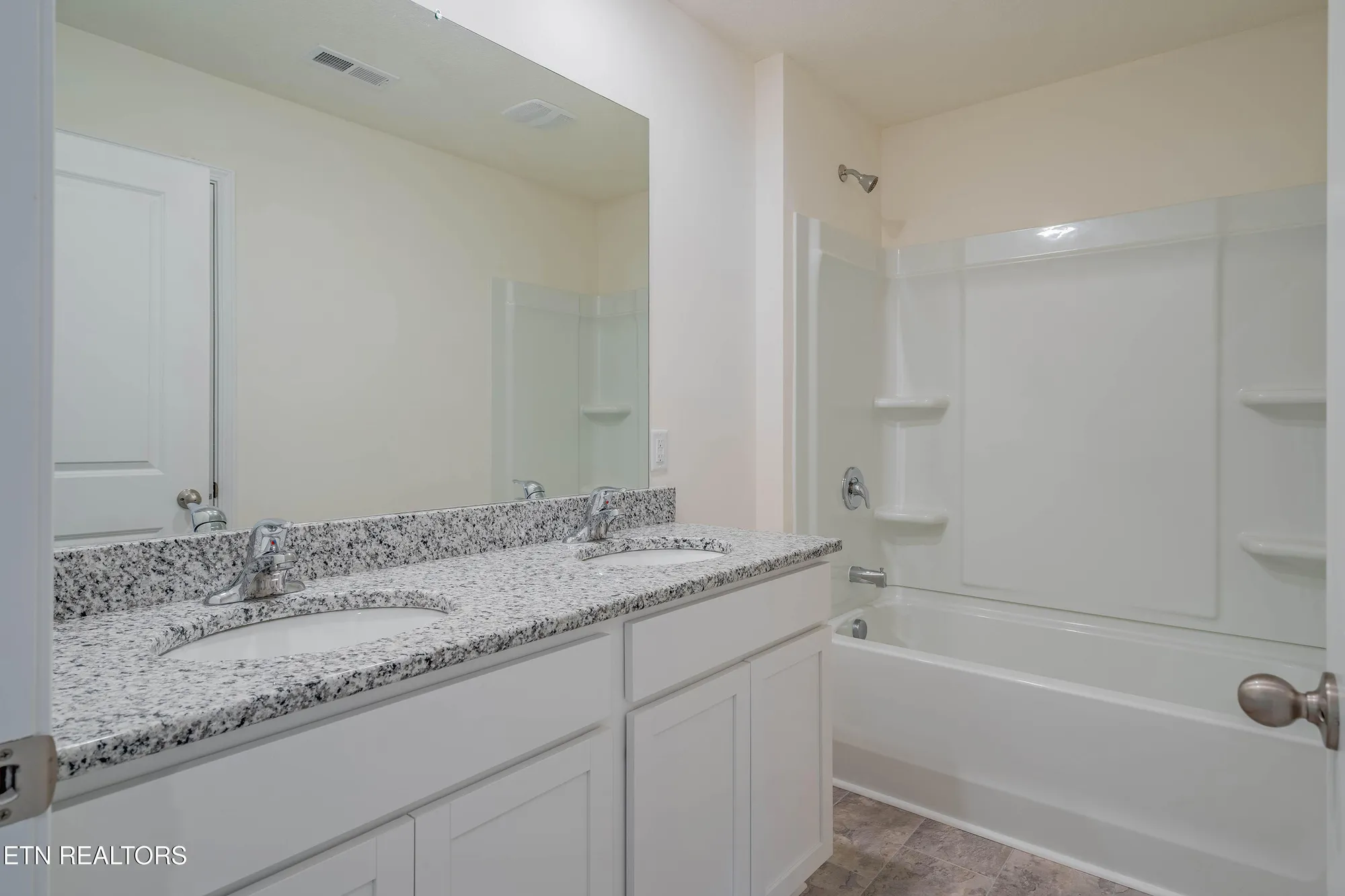 Property Slideshow image 24 of 43 | 106 gigi ln, Oak Ridge, TN, 37830