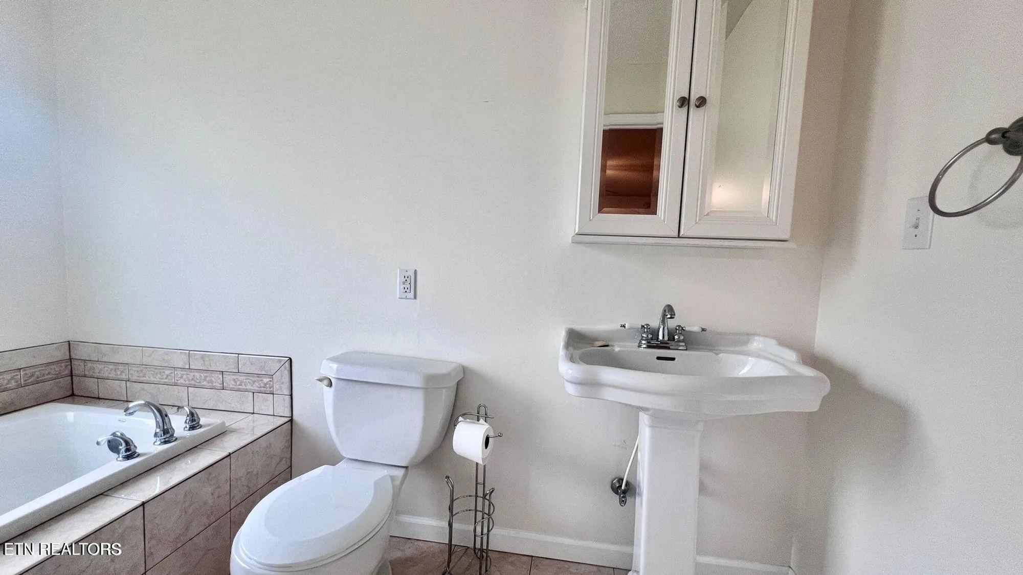 Property Slideshow image 26 of 49 | 215 snead dr, Crossville, TN, 38558