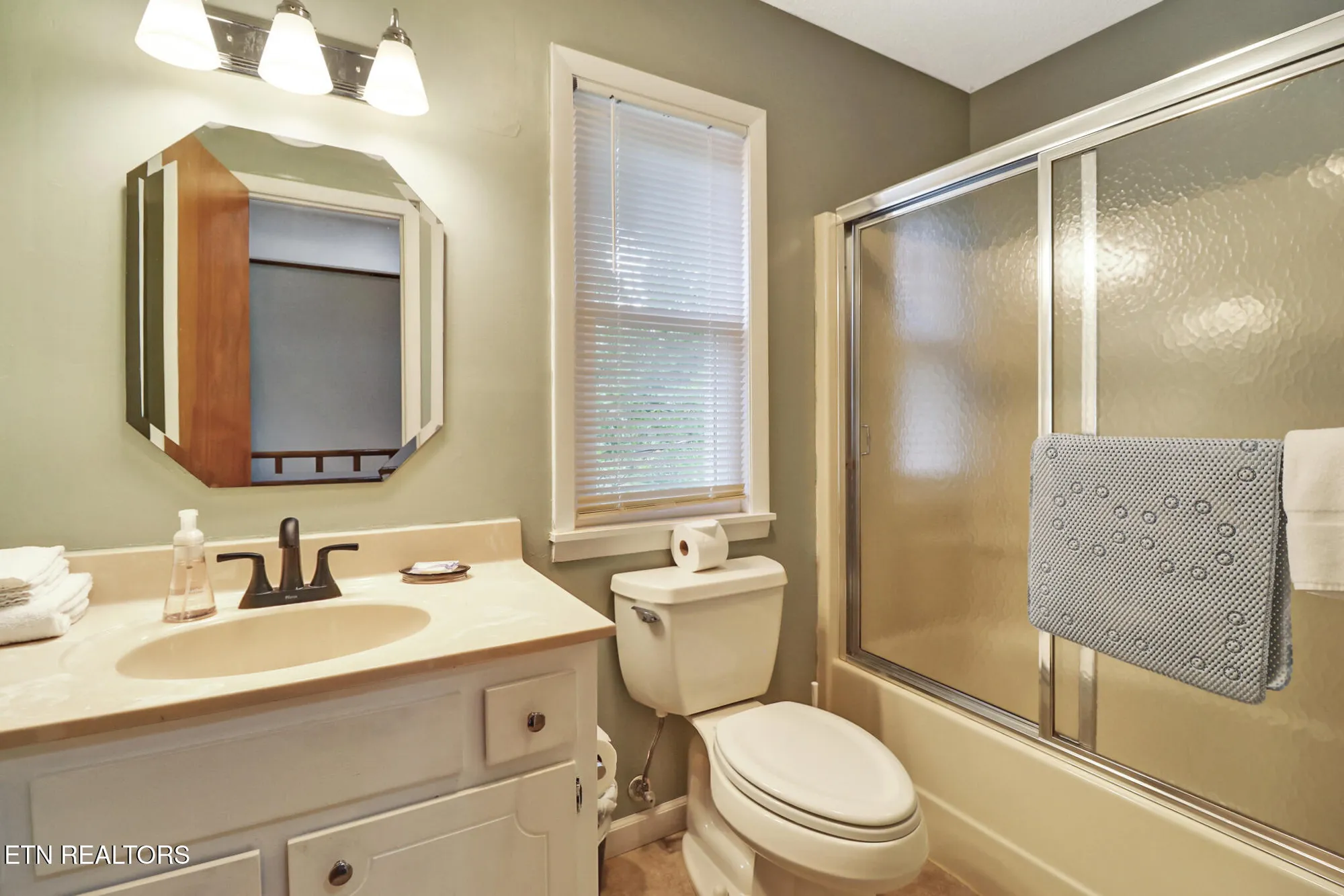 Property Slideshow image 29 of 38 | 113 ashdown ln, Crossville, TN, 38558