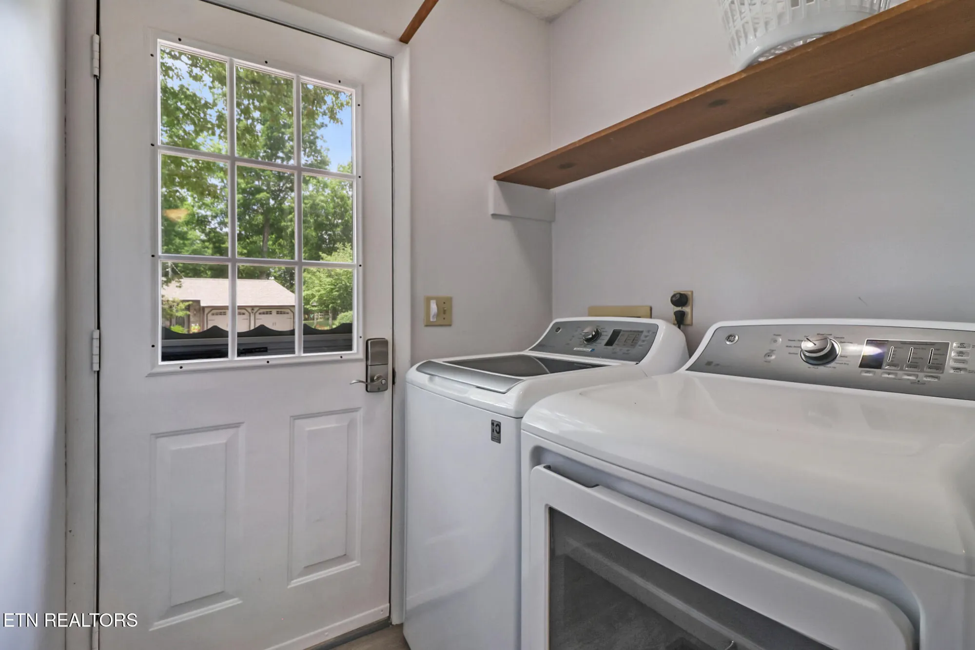 Property Slideshow image 17 of 38 | 113 ashdown ln, Crossville, TN, 38558