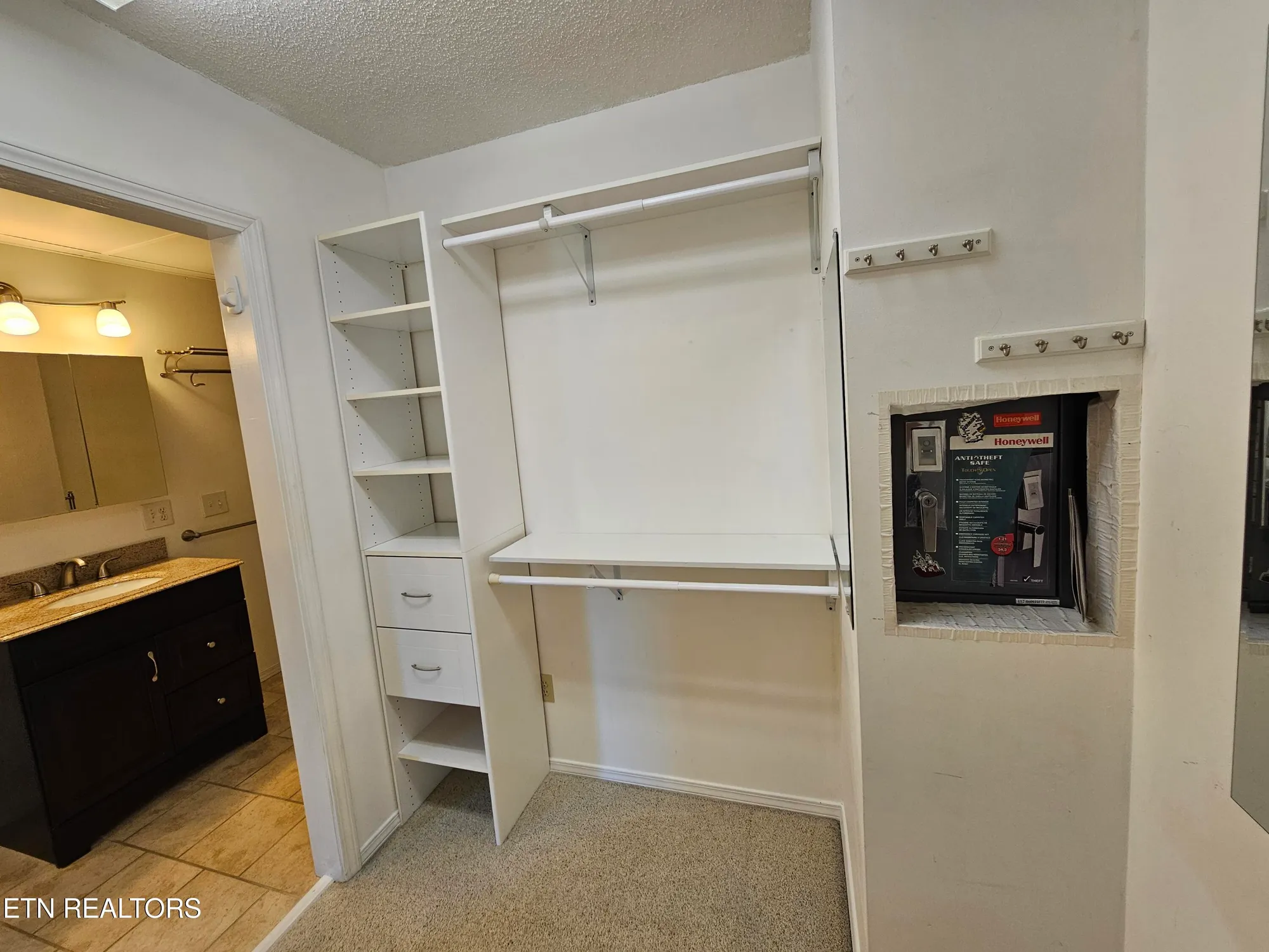 Property Slideshow image 28 of 49 | 104 chota hills trce, Loudon, TN, 37774