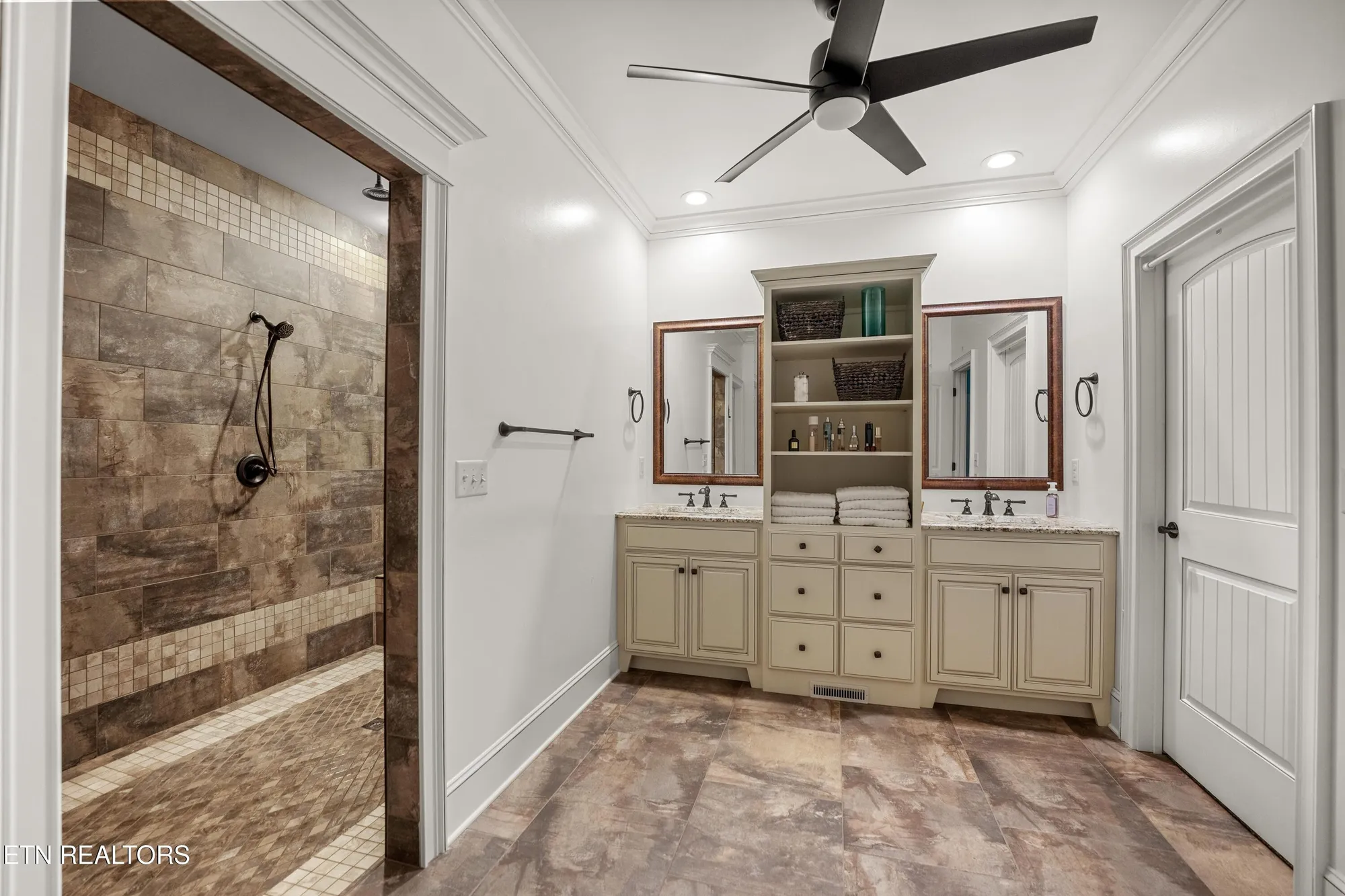 Property Slideshow image 24 of 38 | 10 inwood dr, Crossville, TN, 38558