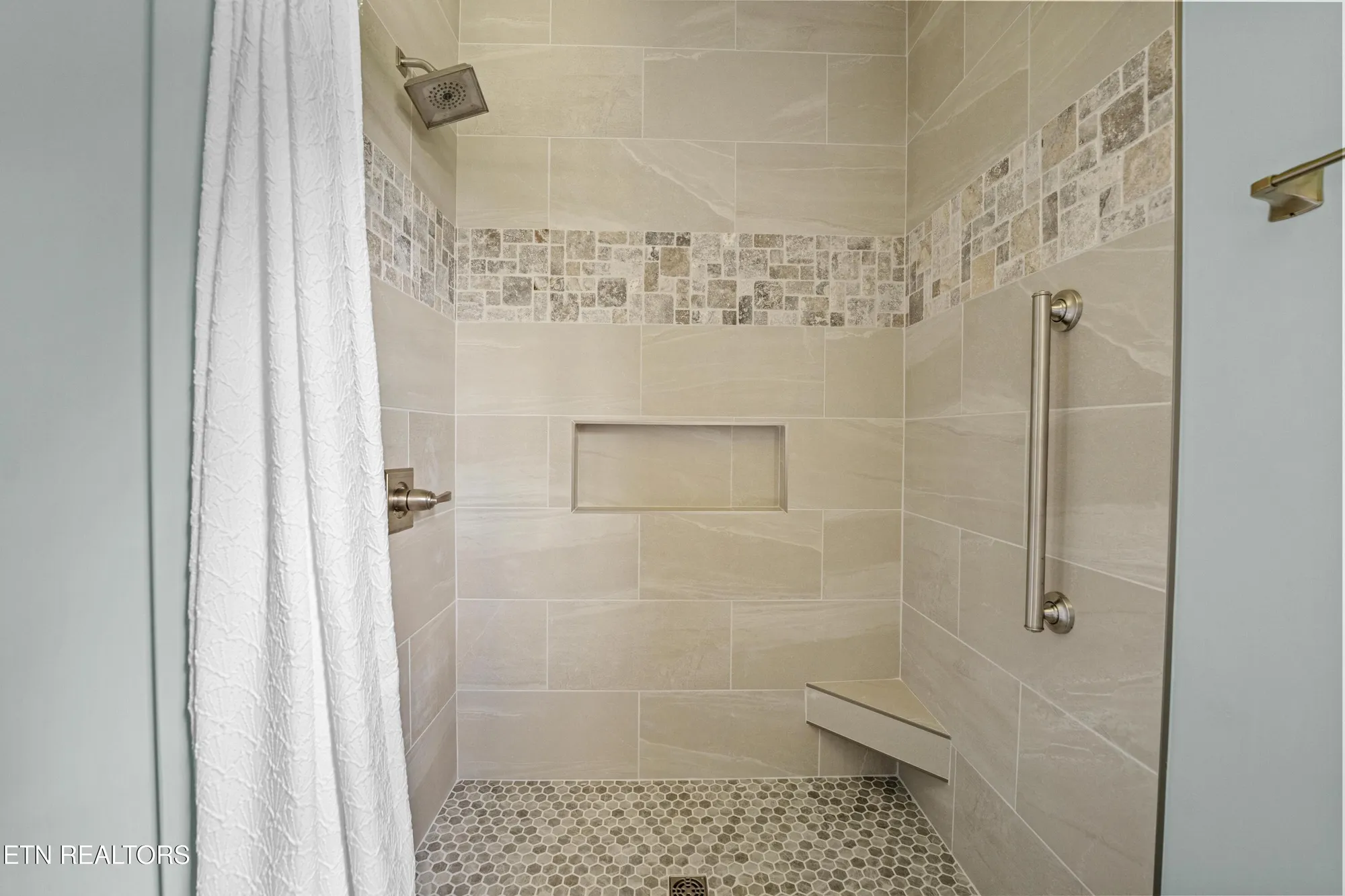 Property Slideshow image 28 of 38 | 10 inwood dr, Crossville, TN, 38558