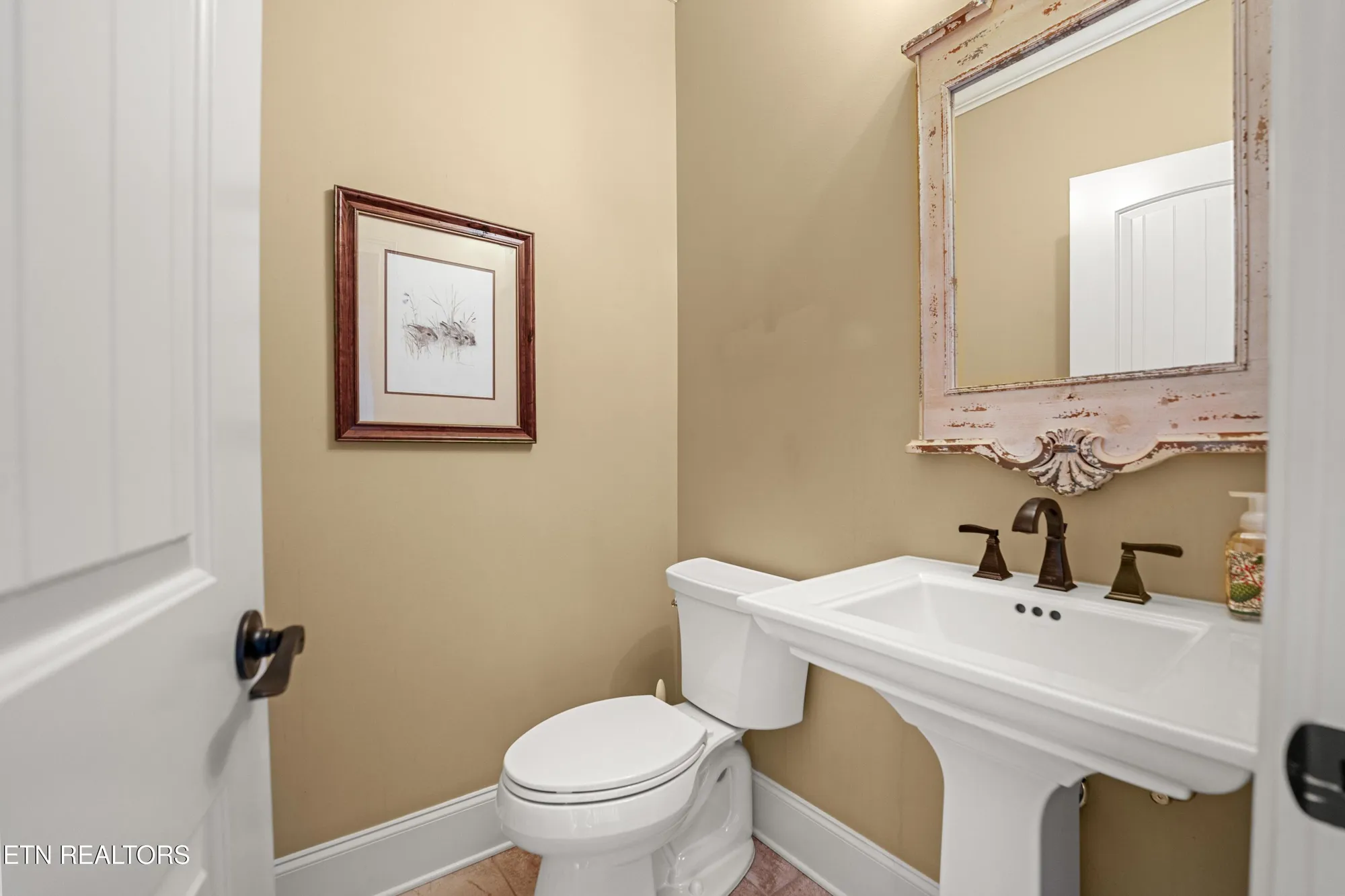 Property Slideshow image 33 of 38 | 10 inwood dr, Crossville, TN, 38558