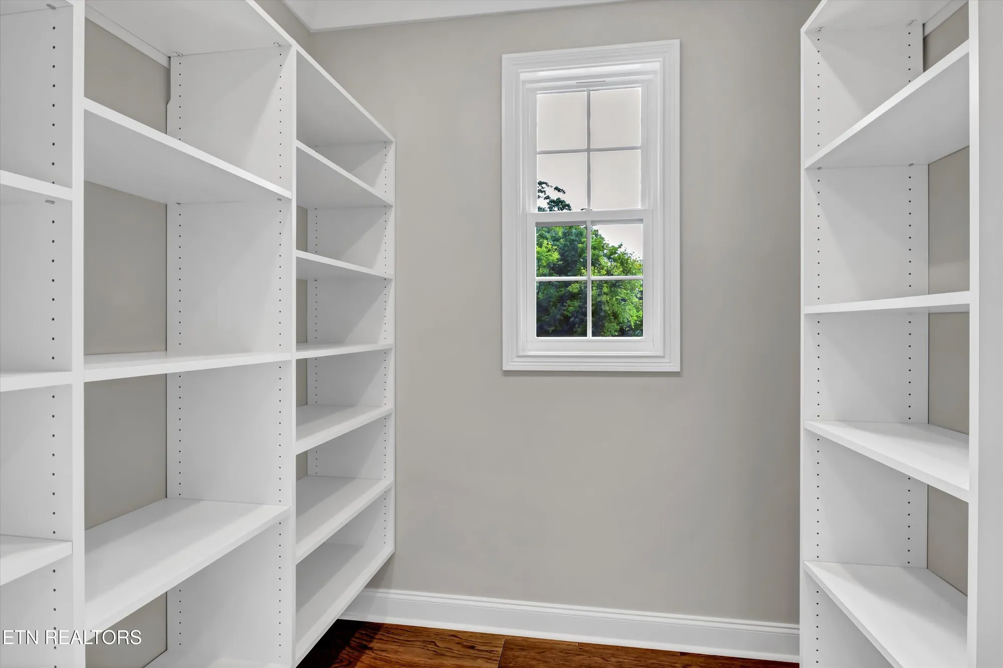 Property Slideshow image 18 of 36 | 204 kawga ln, Loudon, TN, 37774