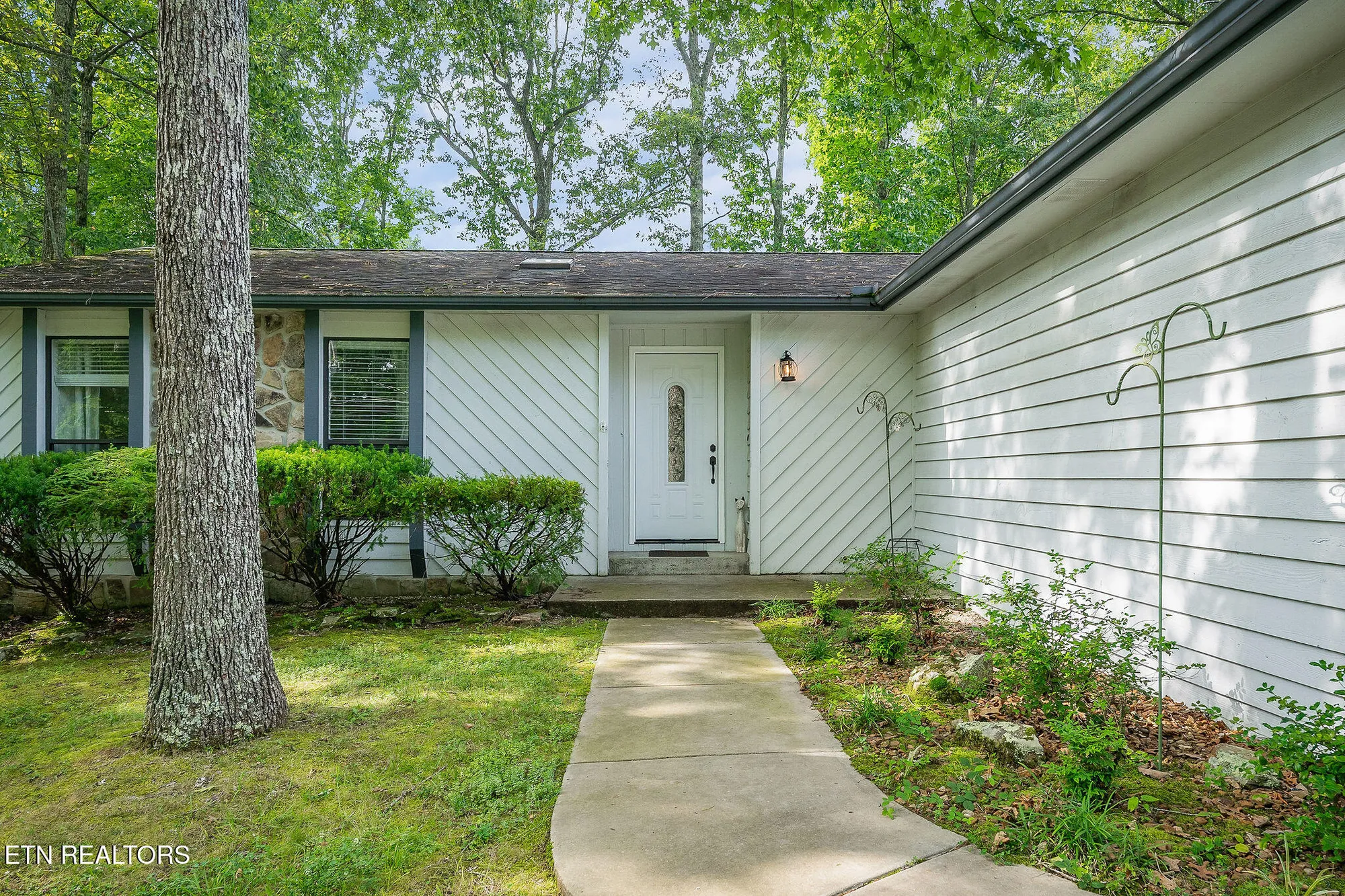 Property Slideshow image 4 of 38 | 145 anglewood dr, Crossville, TN, 38558