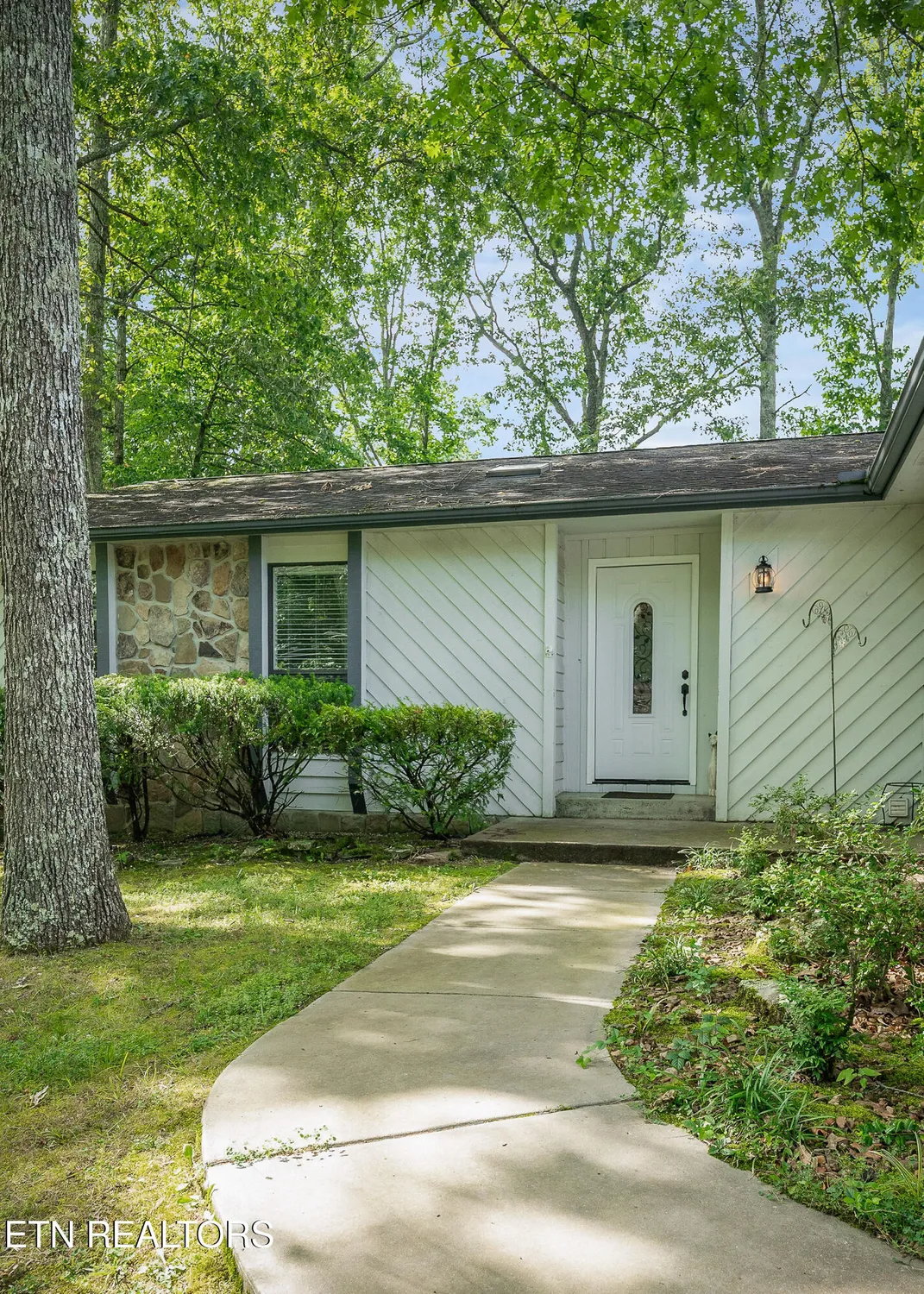 Property Slideshow image 5 of 38 | 145 anglewood dr, Crossville, TN, 38558