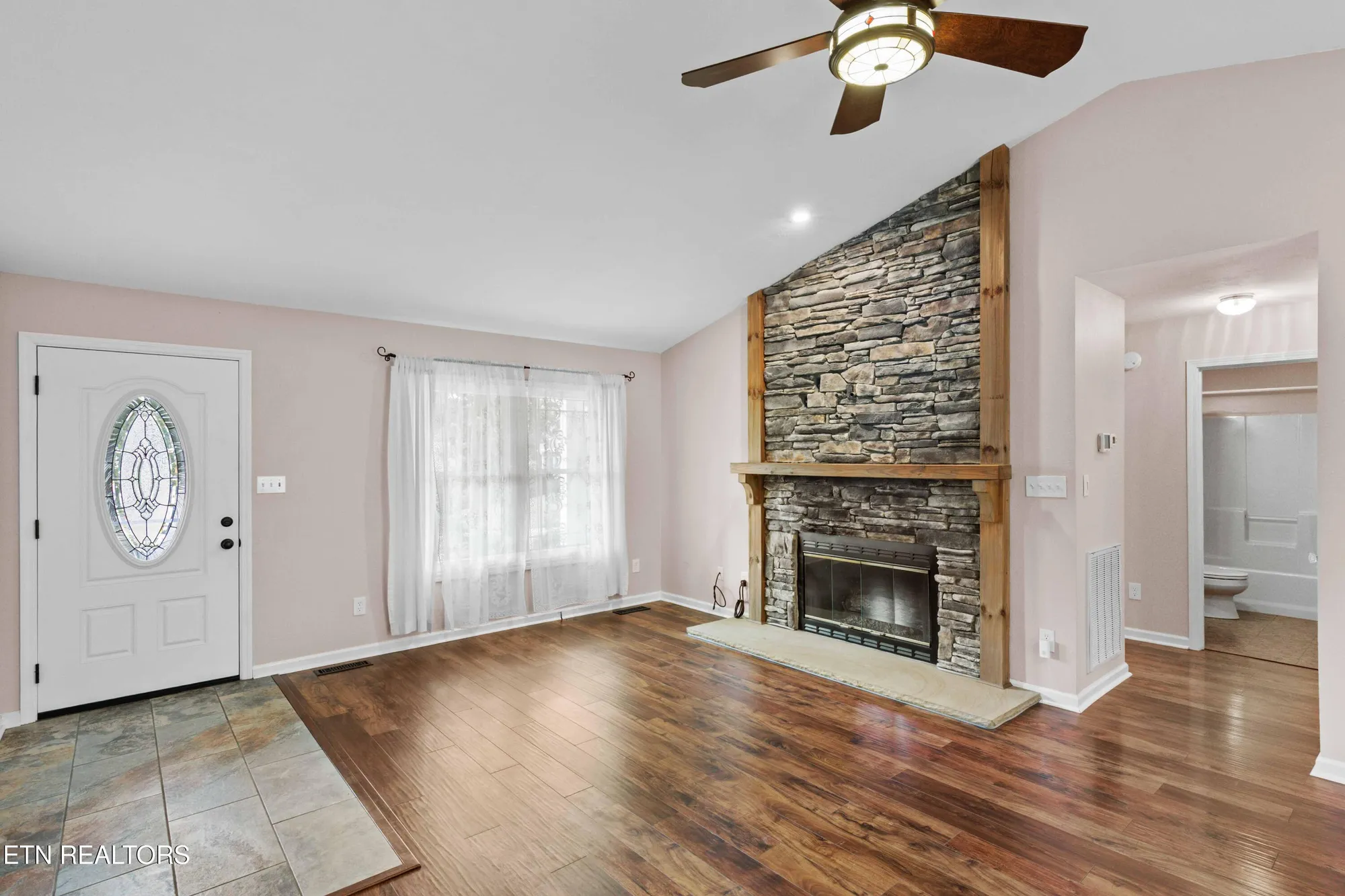 Property Slideshow image 6 of 33 | 121 yona way, Loudon, TN, 37774