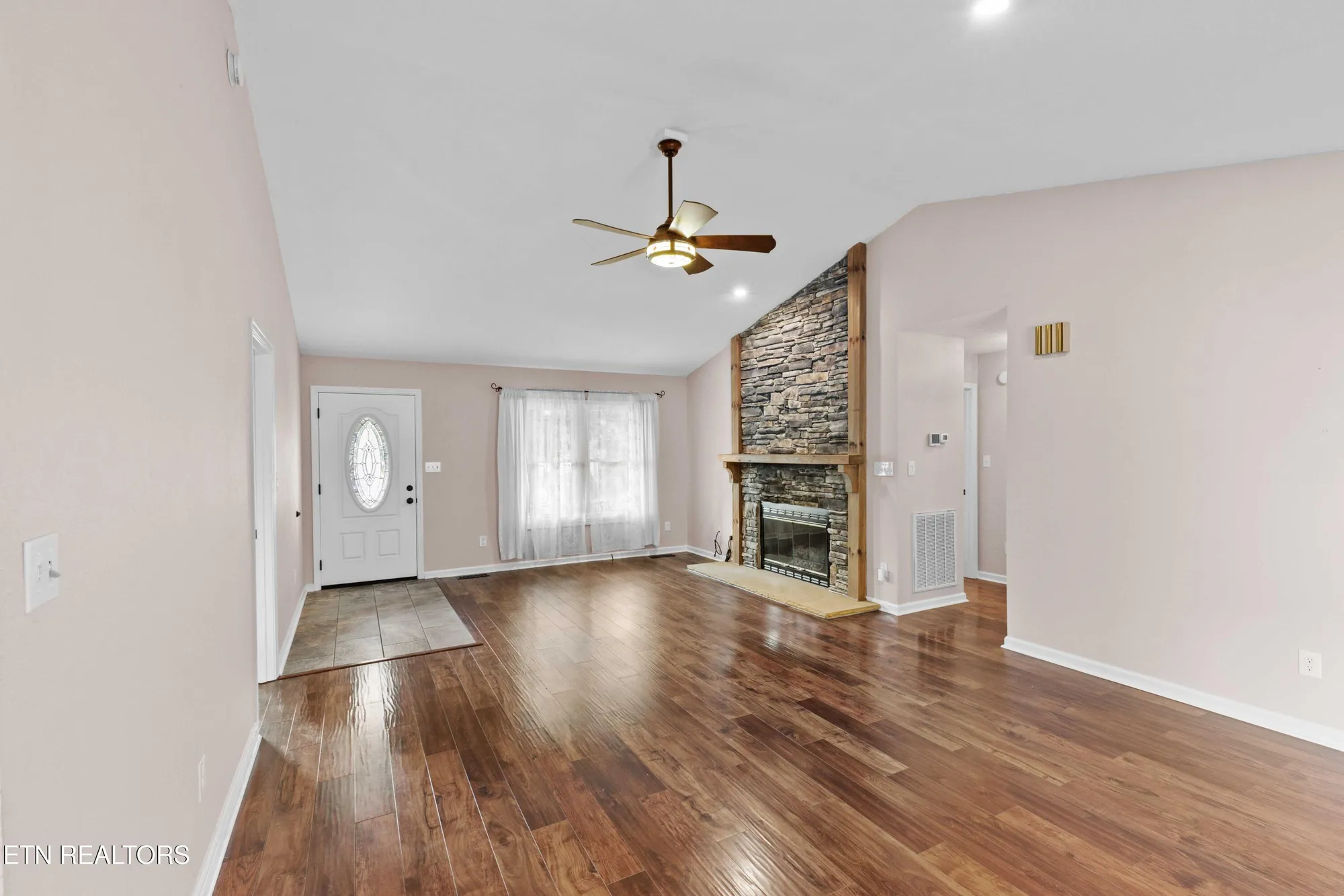 Property Slideshow image 7 of 33 | 121 yona way, Loudon, TN, 37774