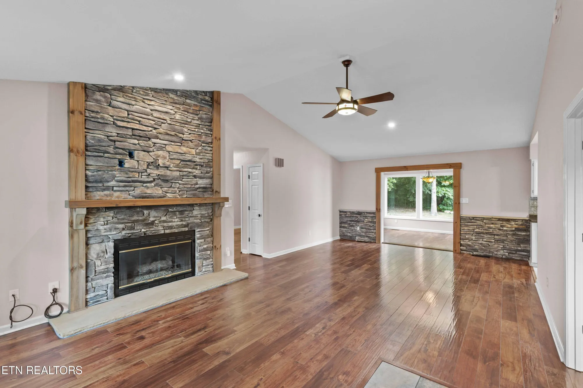 Property Slideshow image 5 of 33 | 121 yona way, Loudon, TN, 37774